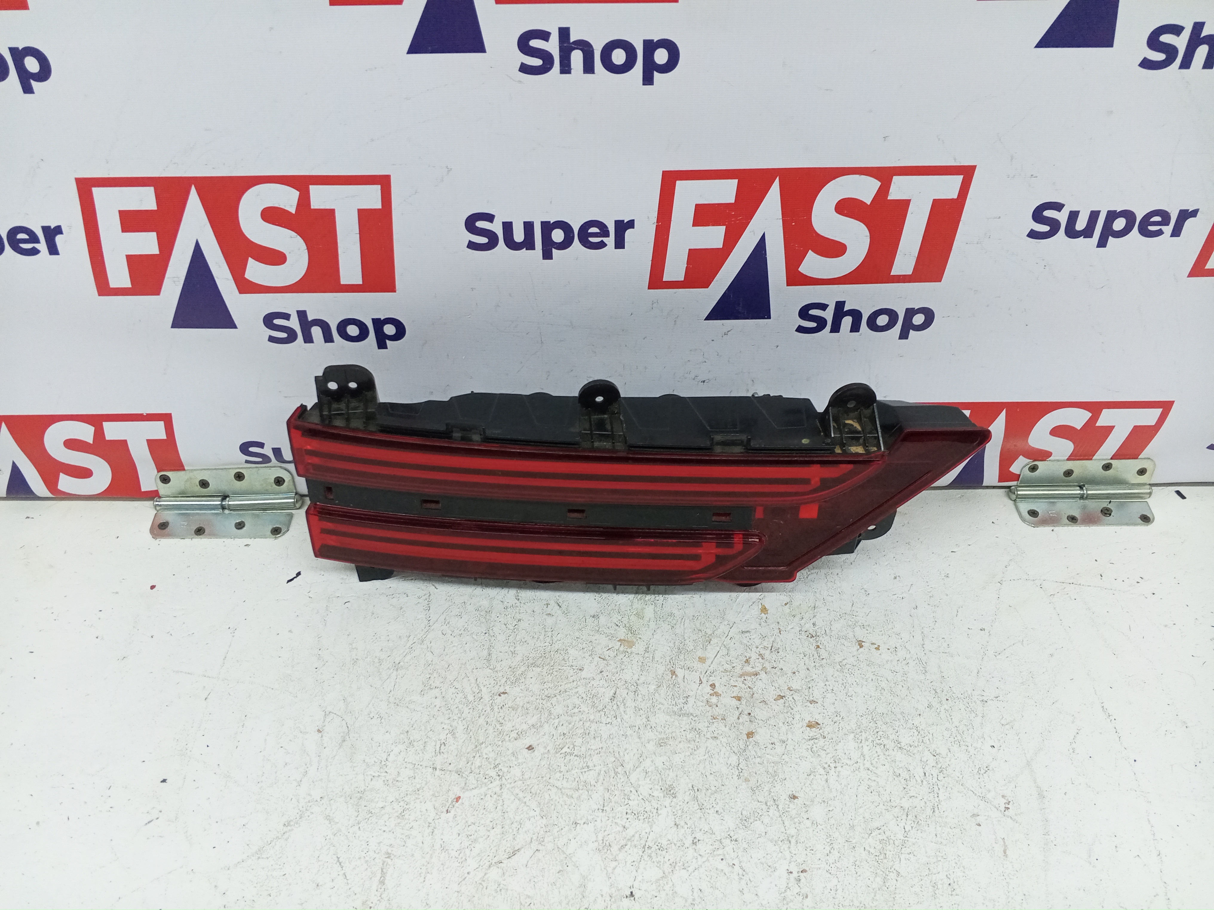 Genesis GV70 фонарь задний левый в крышку