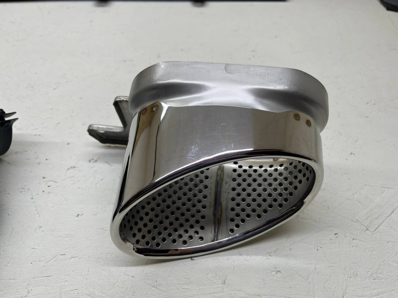 Дефект 1 Audi A7 4K RS7 диффузор в S-Line бампер