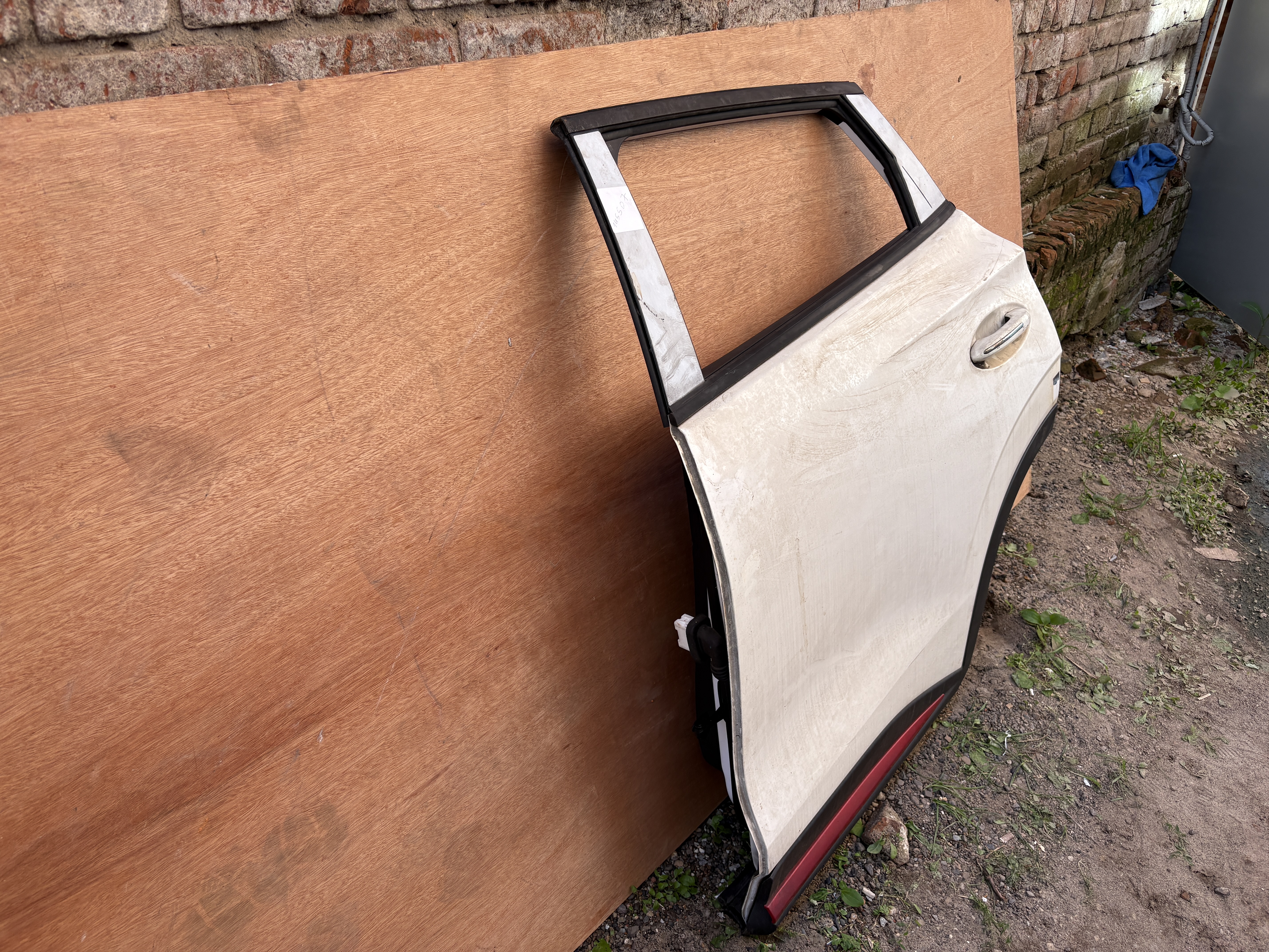 дверь задняя левая OMODA C5 в сборе