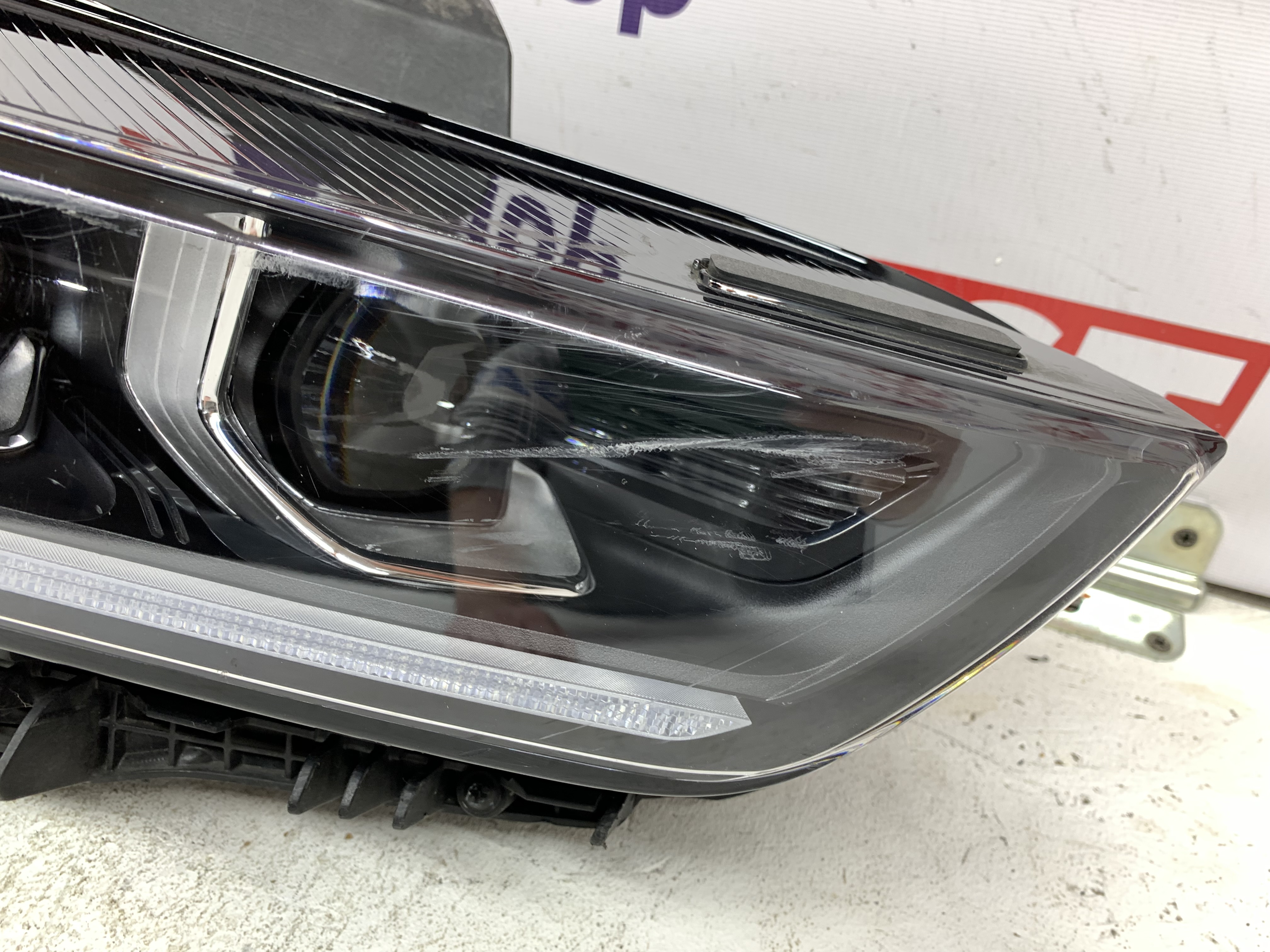 Kia K5 фара правая LED на 3 линзы оригинал бу