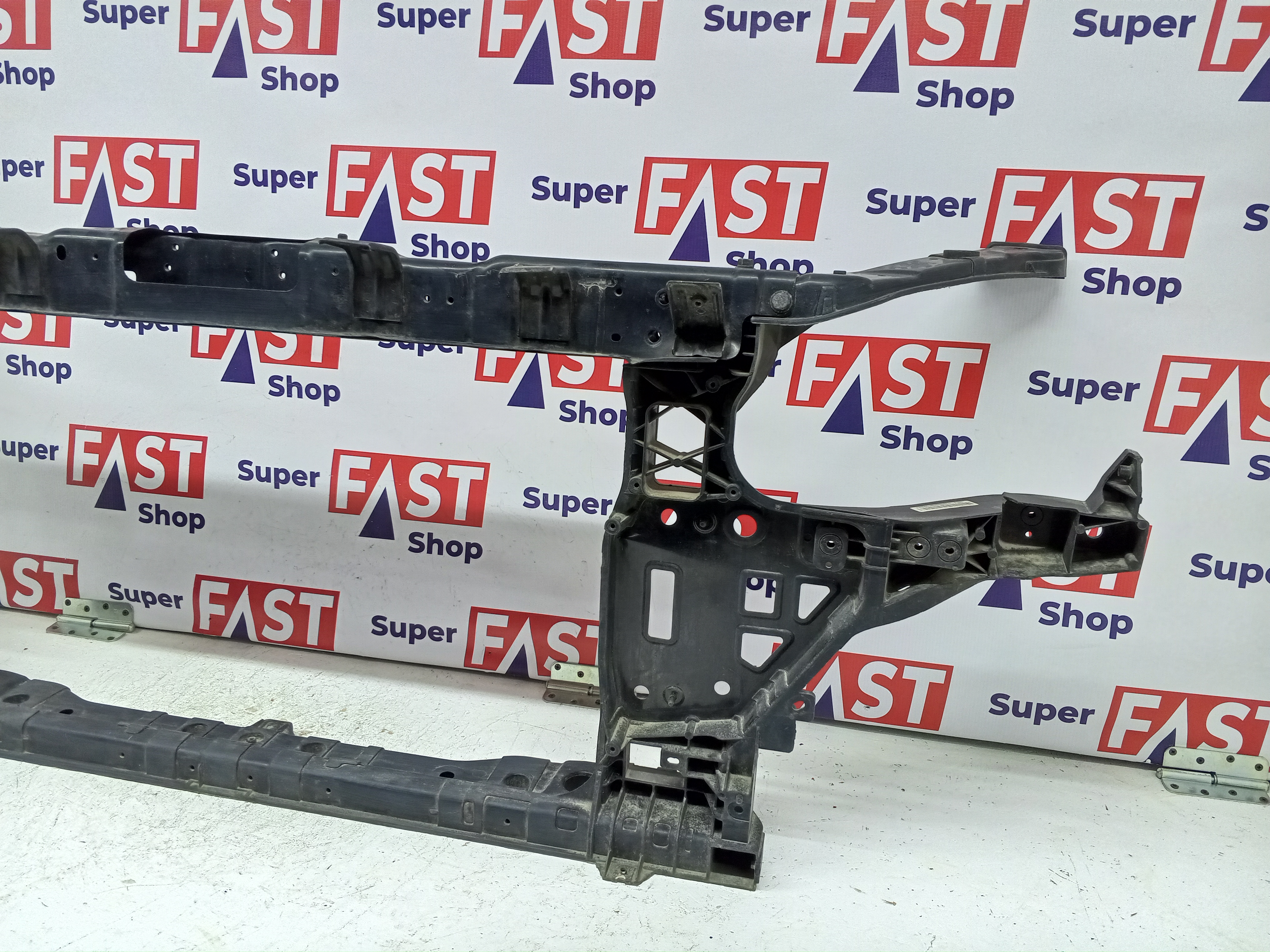 Genesis G80 передняя панель / телевизор