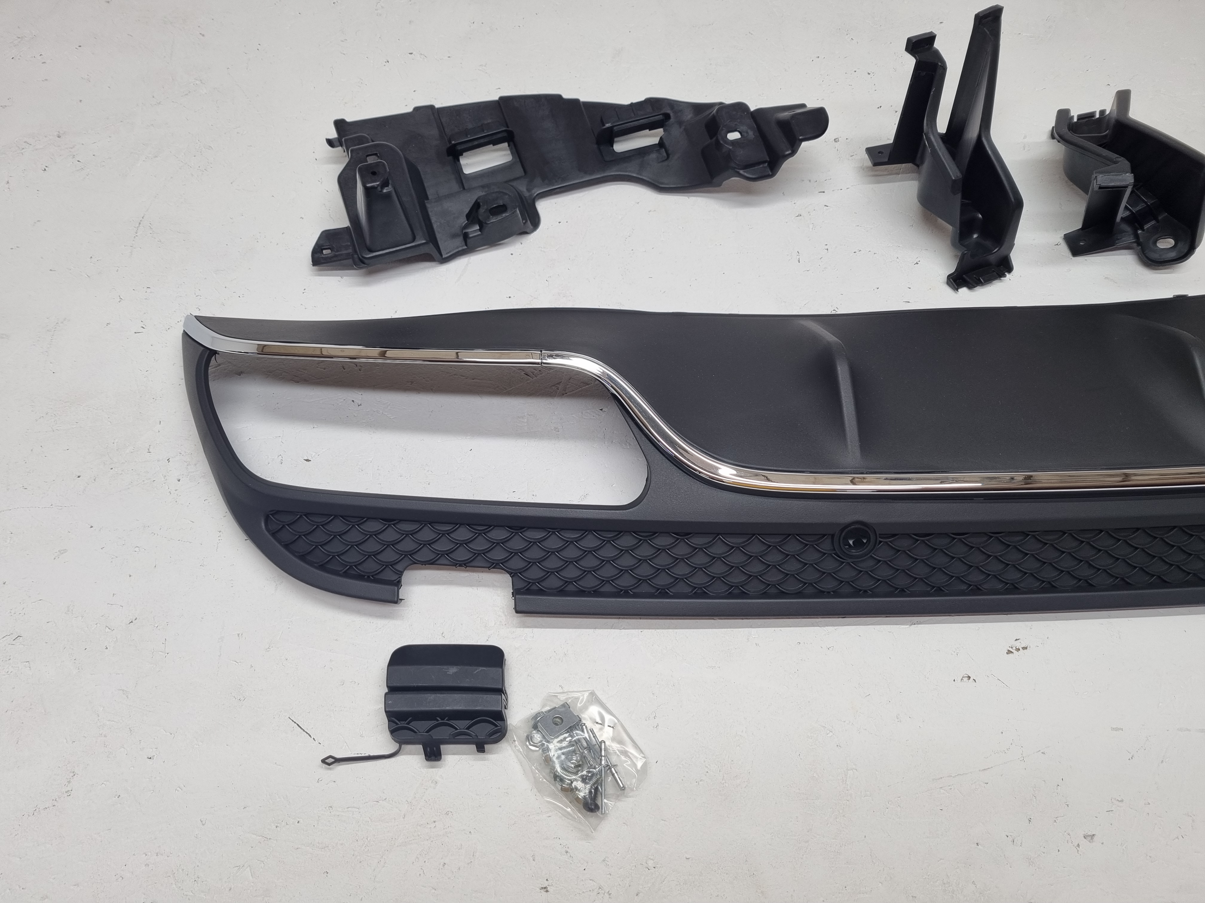 Дефект 6 Mercedes W205 дорестайлинг диффузор AMG 63 без насадок