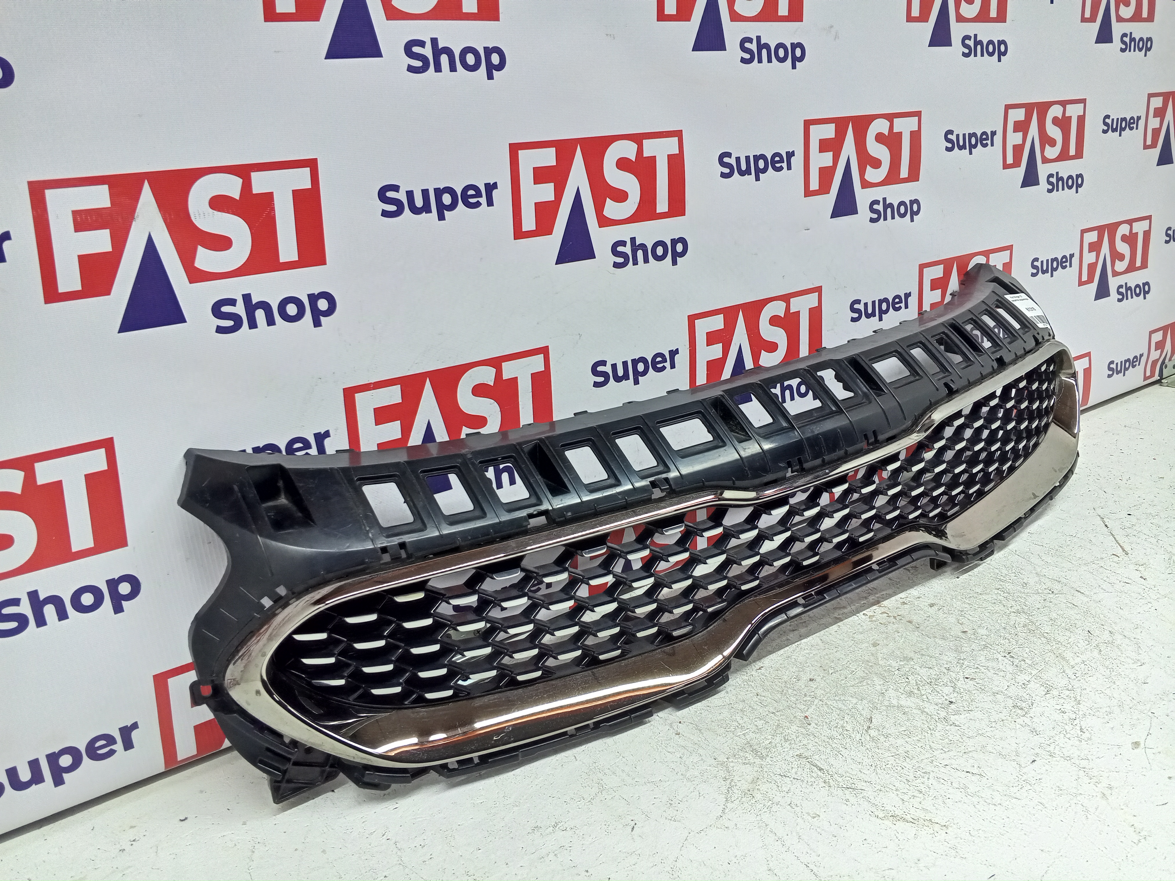 Kia Stinger GT решетка радиатора