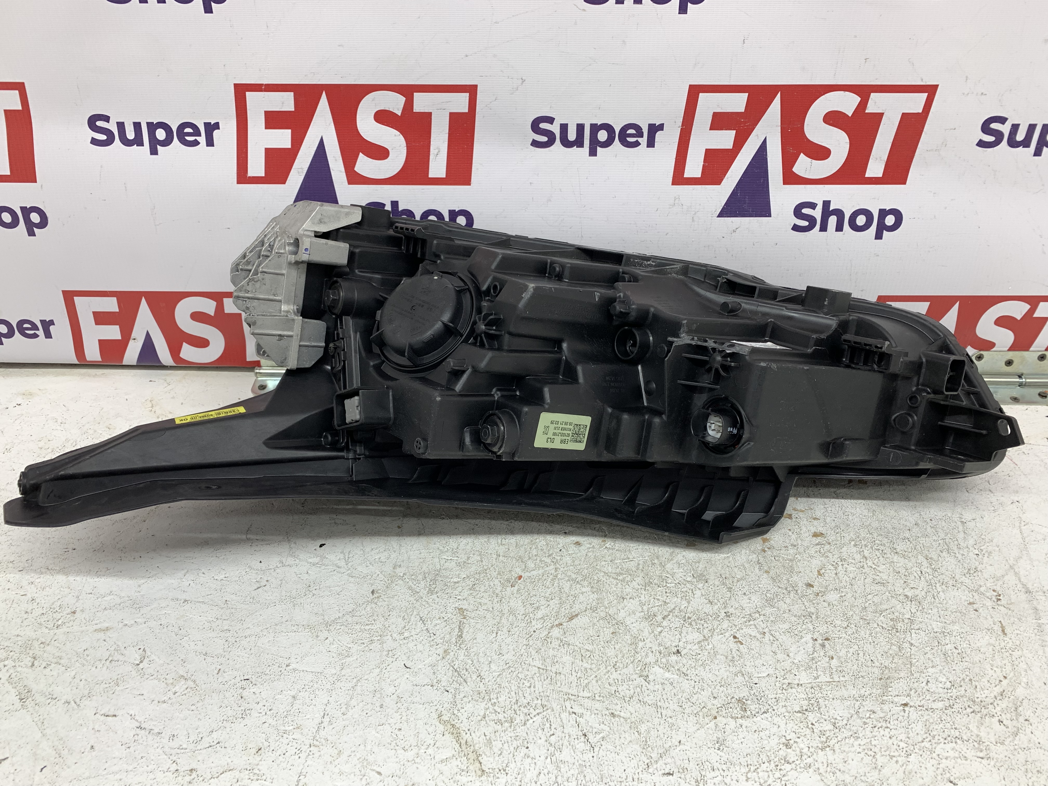 Kia K5 фара правая LED на 3 линзы оригинал бу