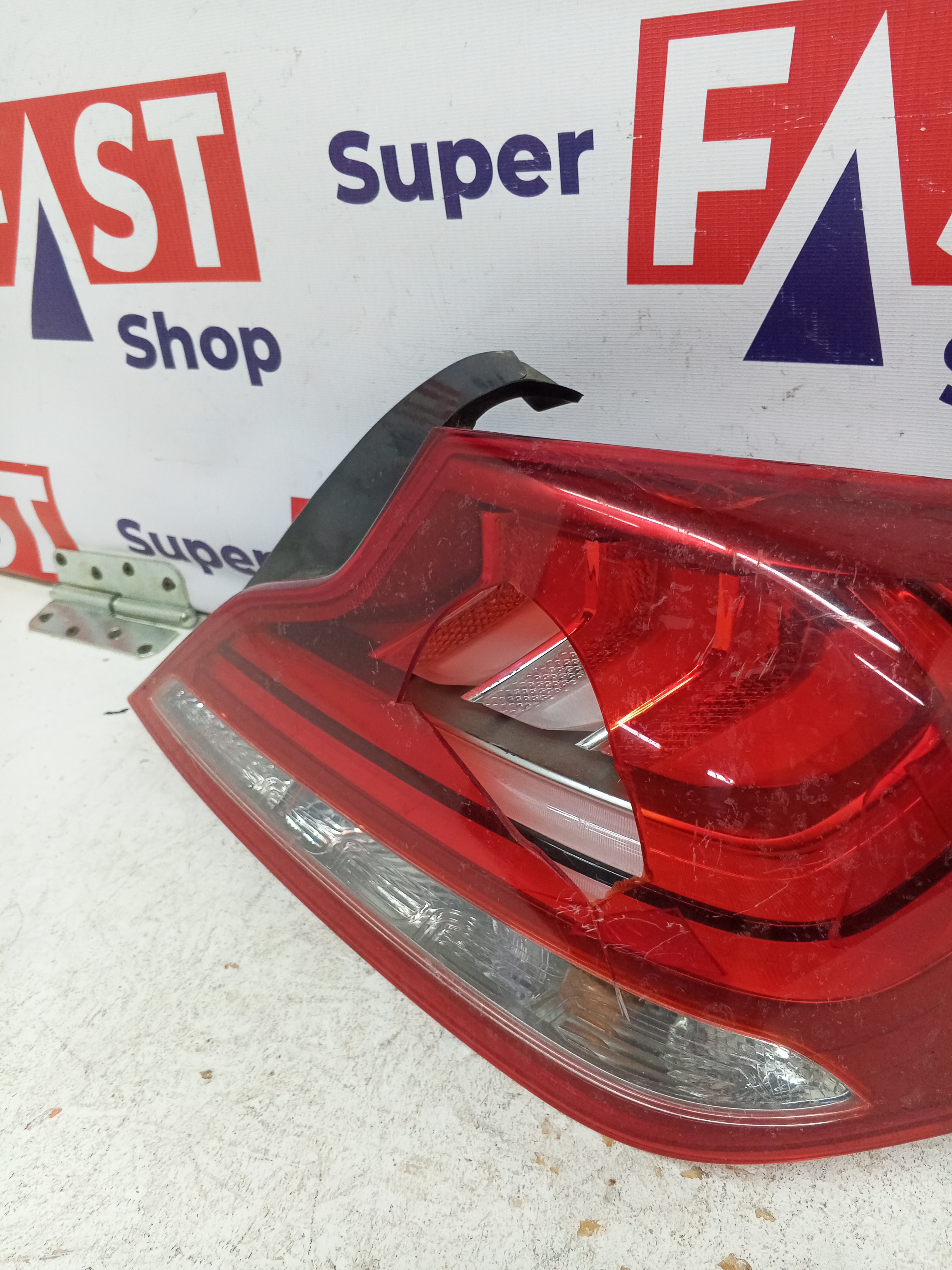 БИТЫЙ задний правый фонарь Genesis G70 2017-2021