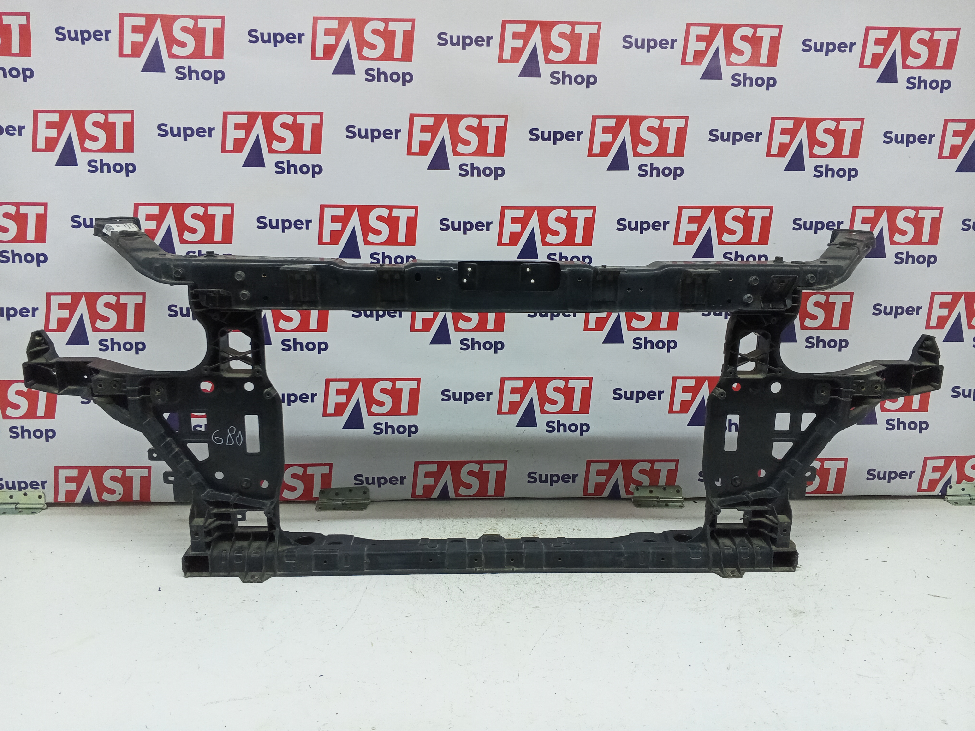 Genesis G80 передняя панель / телевизор