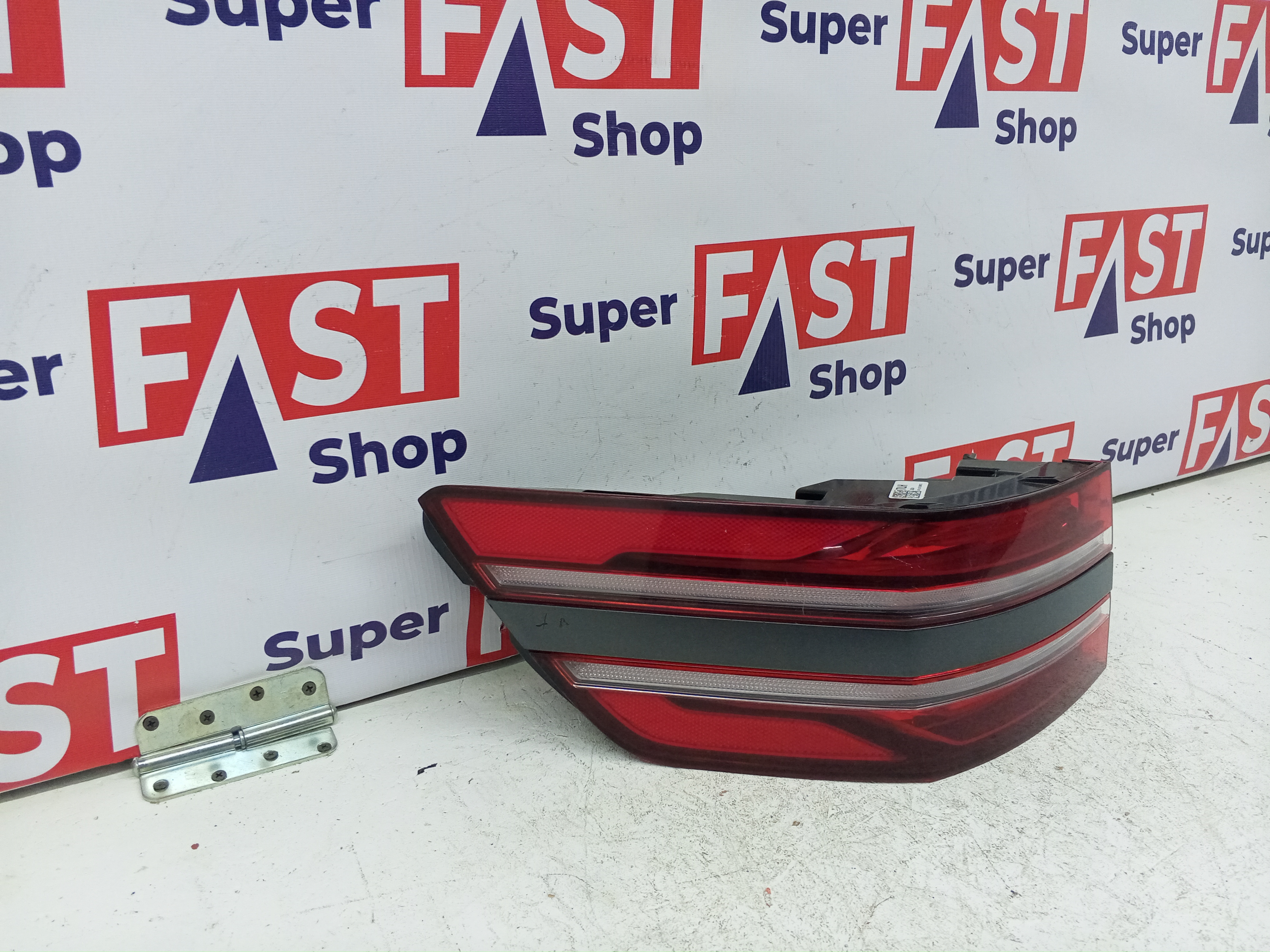 Genesis GV80 задний левый фонарь