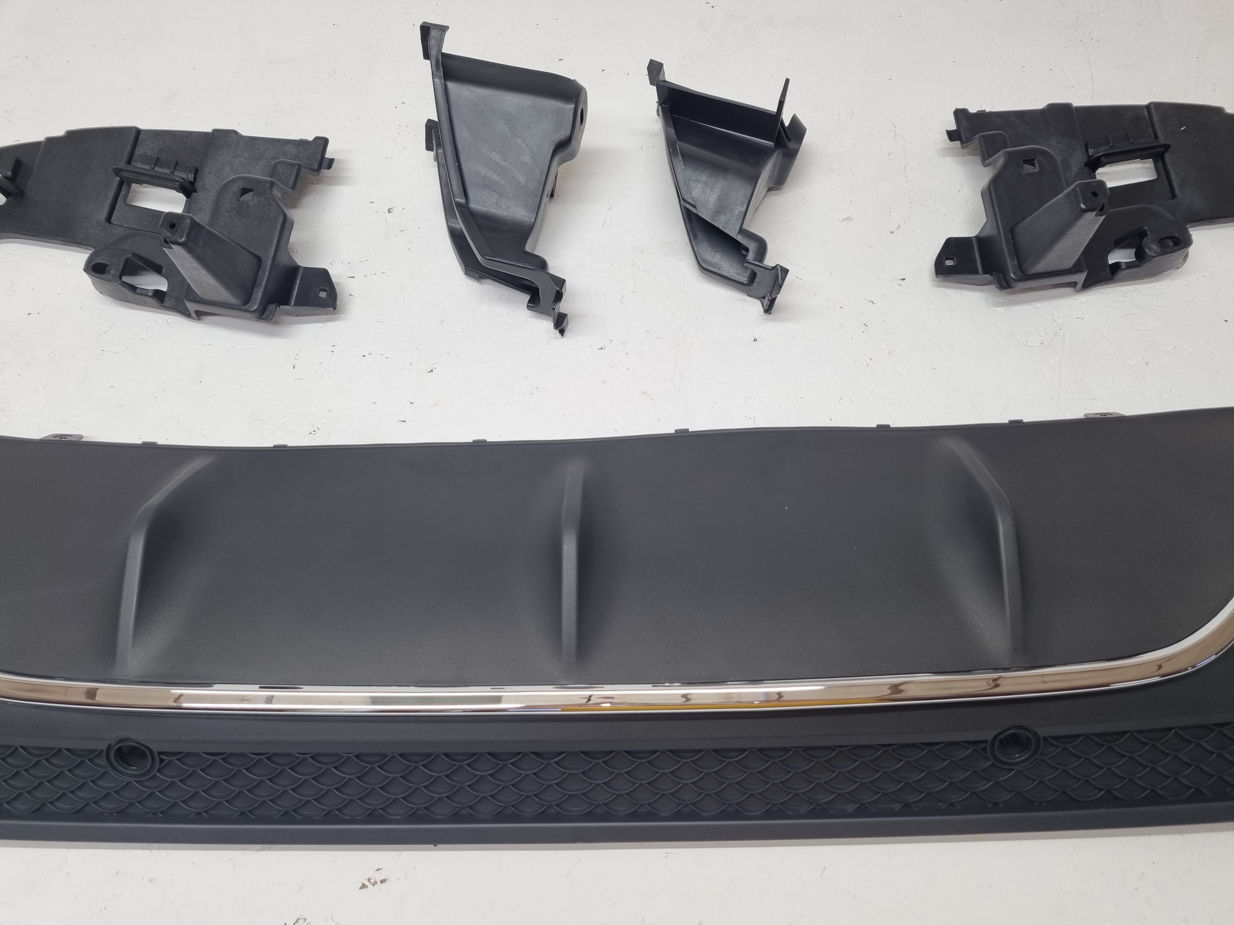 Дефект 7 Mercedes W205 дорестайлинг диффузор AMG 63 без насадок