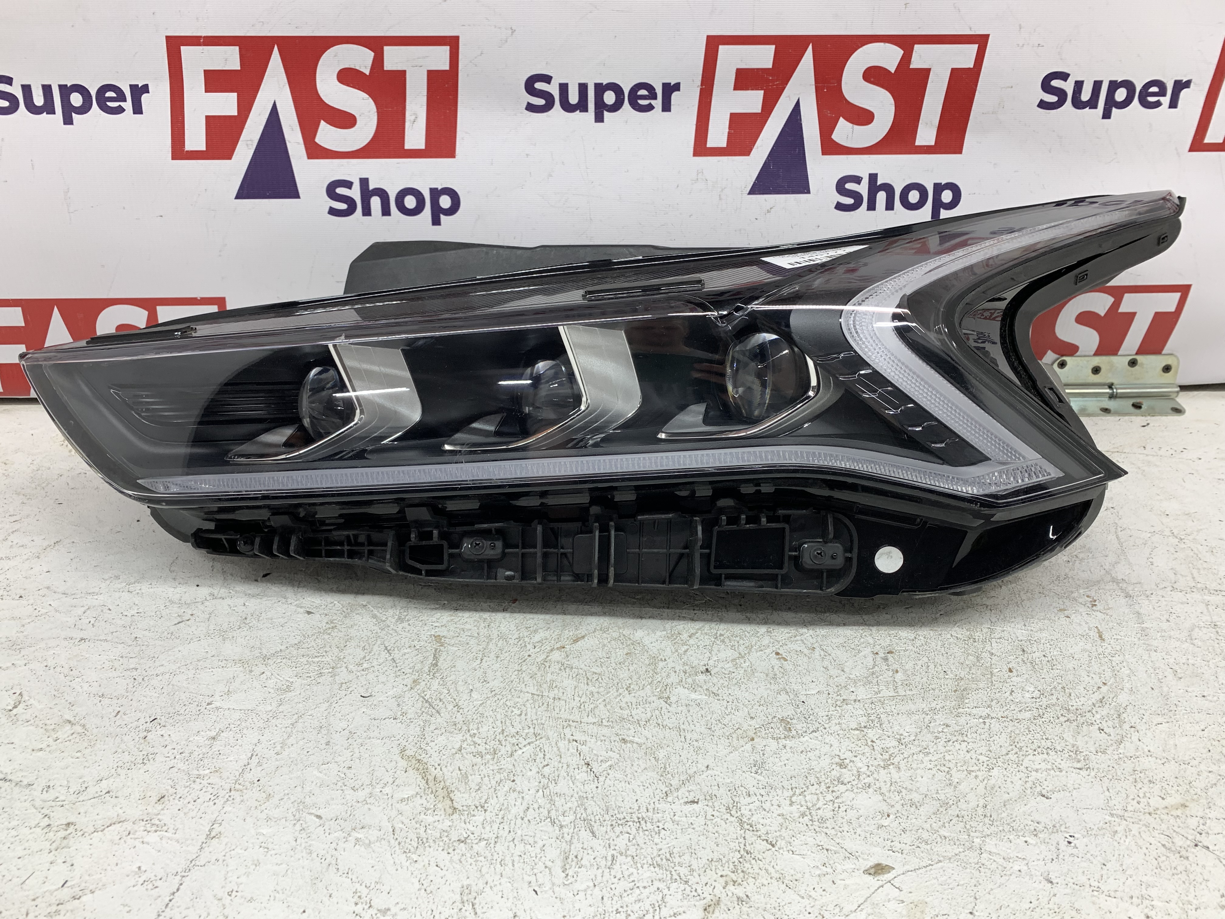 Kia K5 фара левая LED на 3 линзы оригинал бу