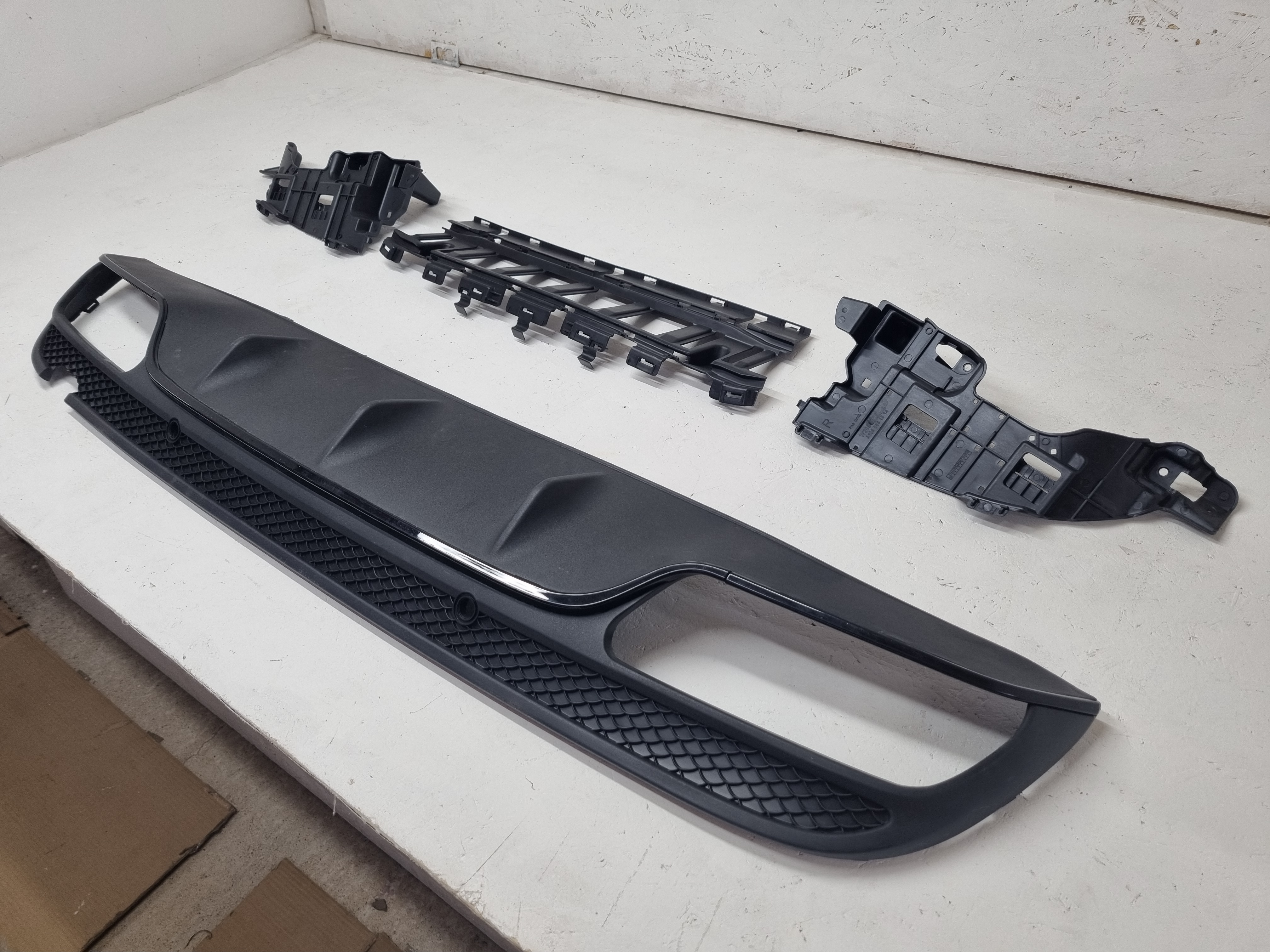 Дефект 4 Mercedes W205 дорестайлинг диффузор AMG 63 без насадок