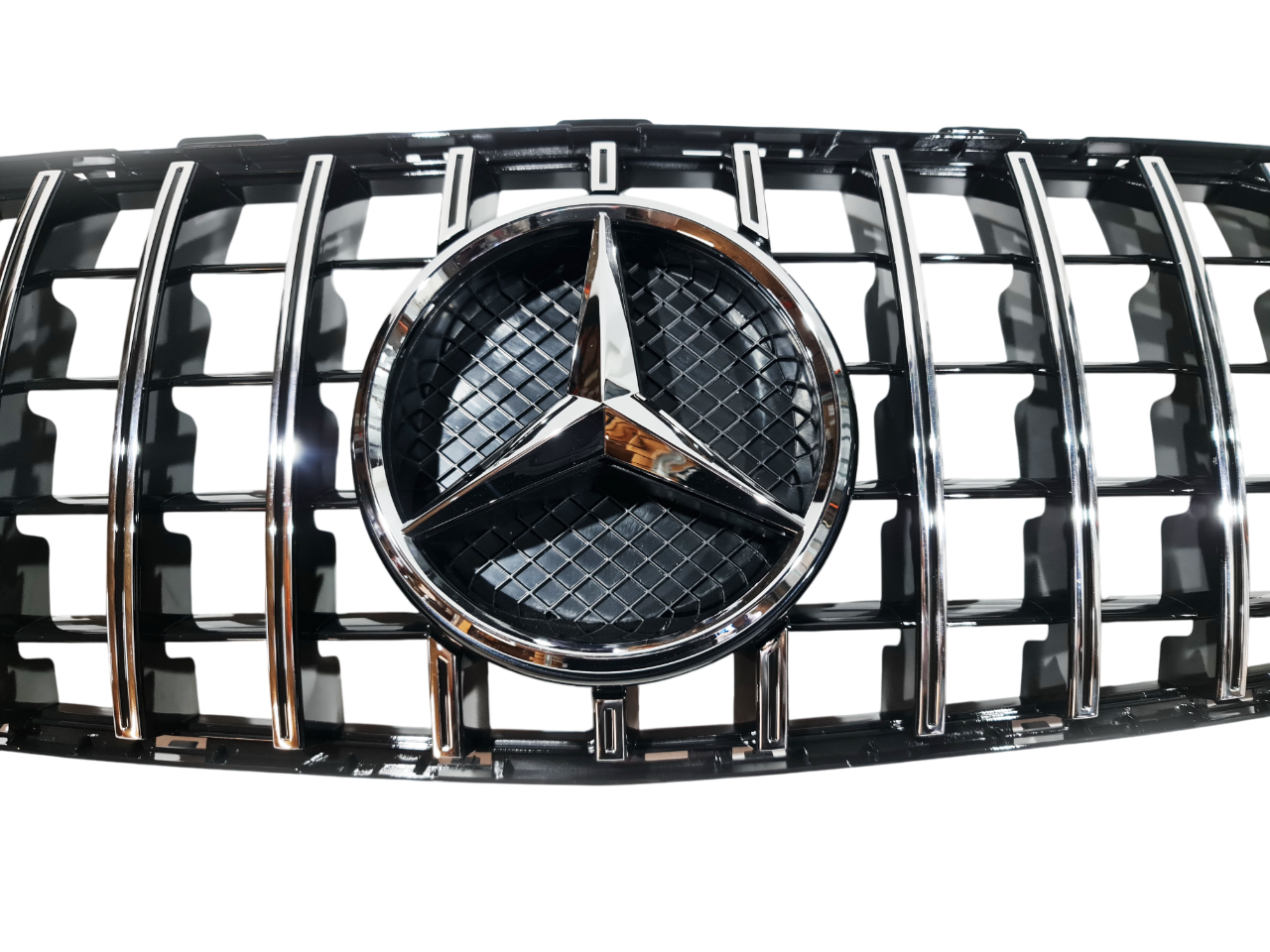 Mercedes GLA X156 рестайлинг решетка радиатора GT хром