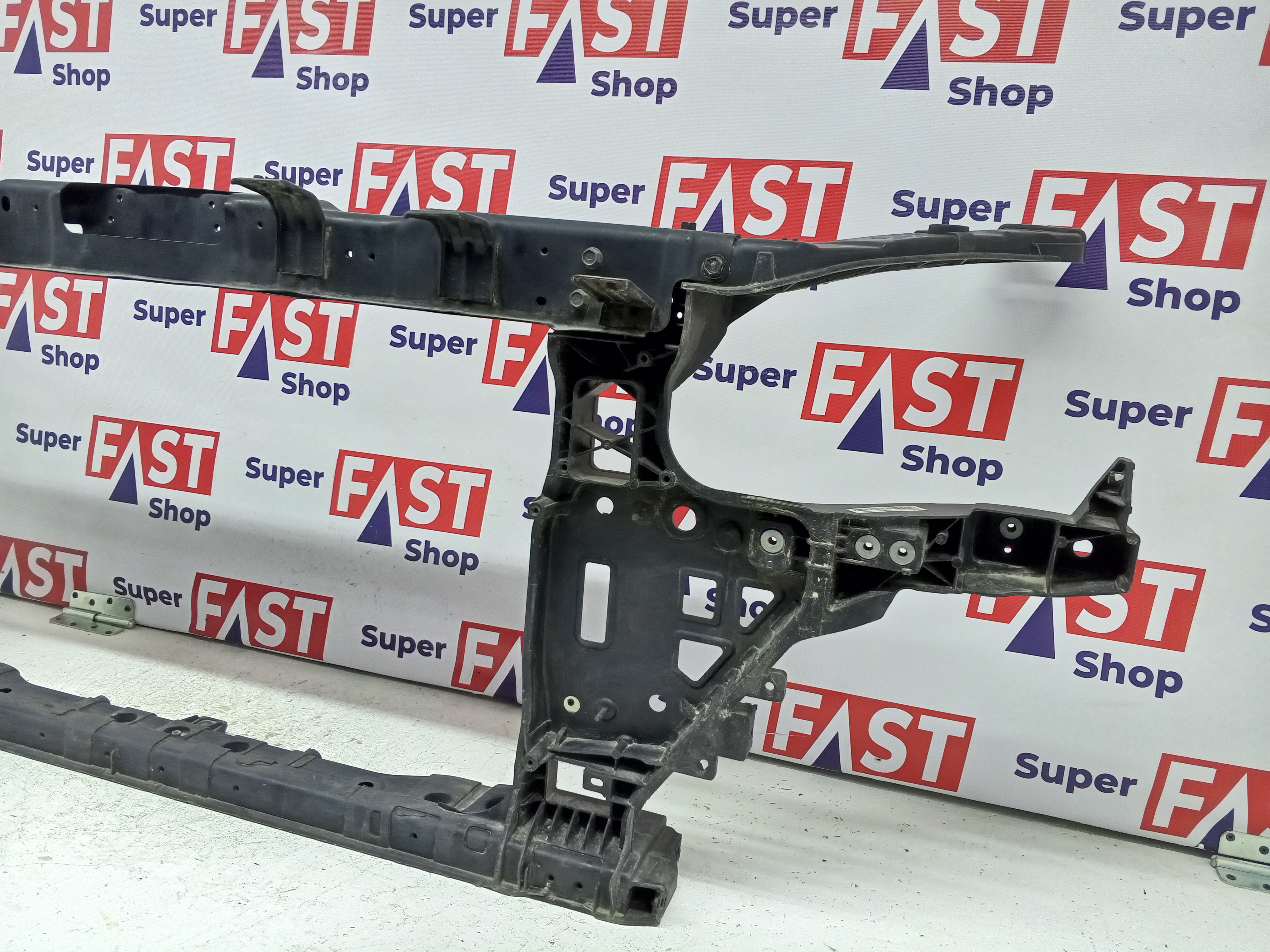 Genesis G80 передняя панель / телевизор