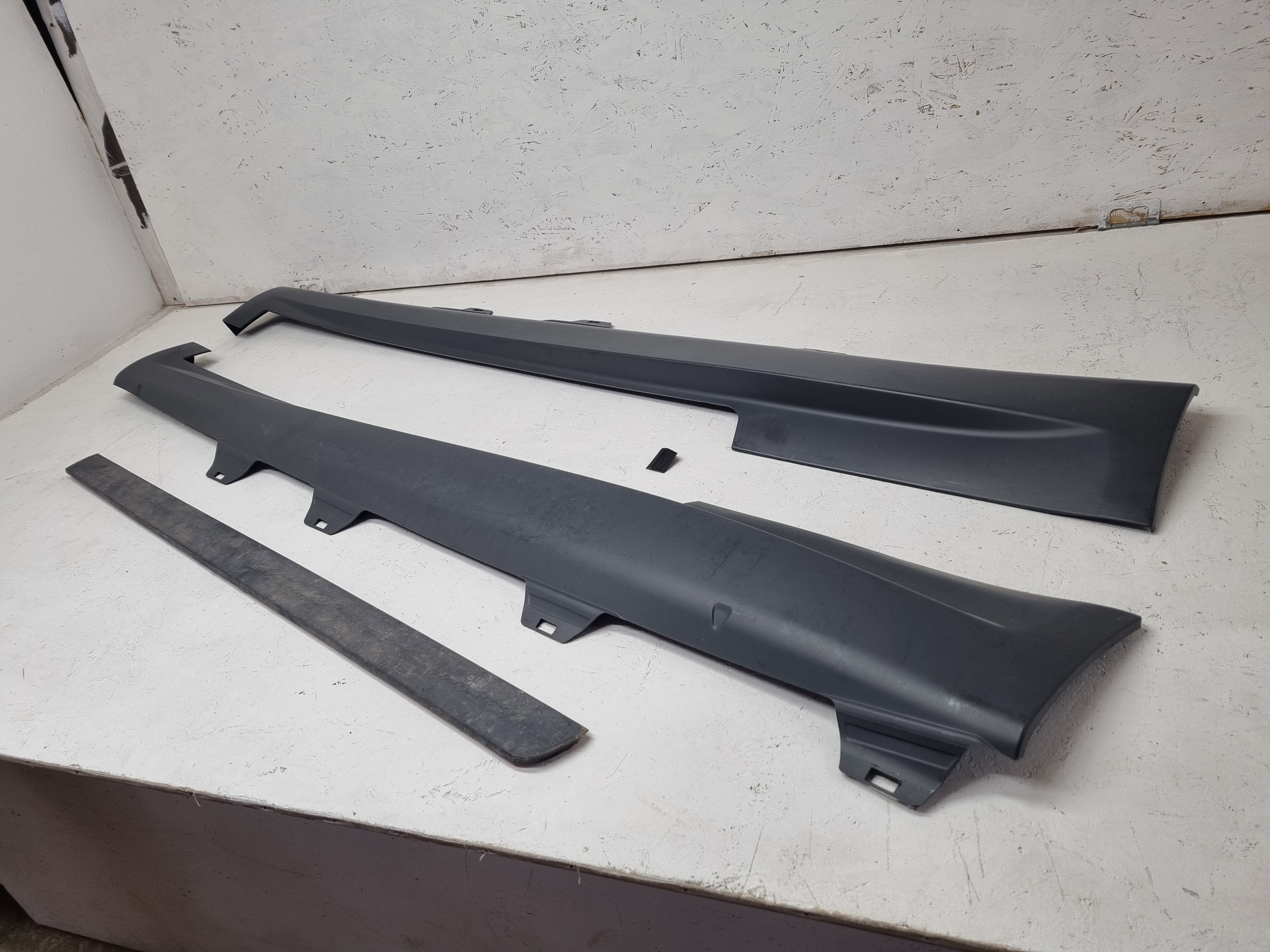 Дефект Volkswagen Scirocco 2008-2017 комплект порогов R-line