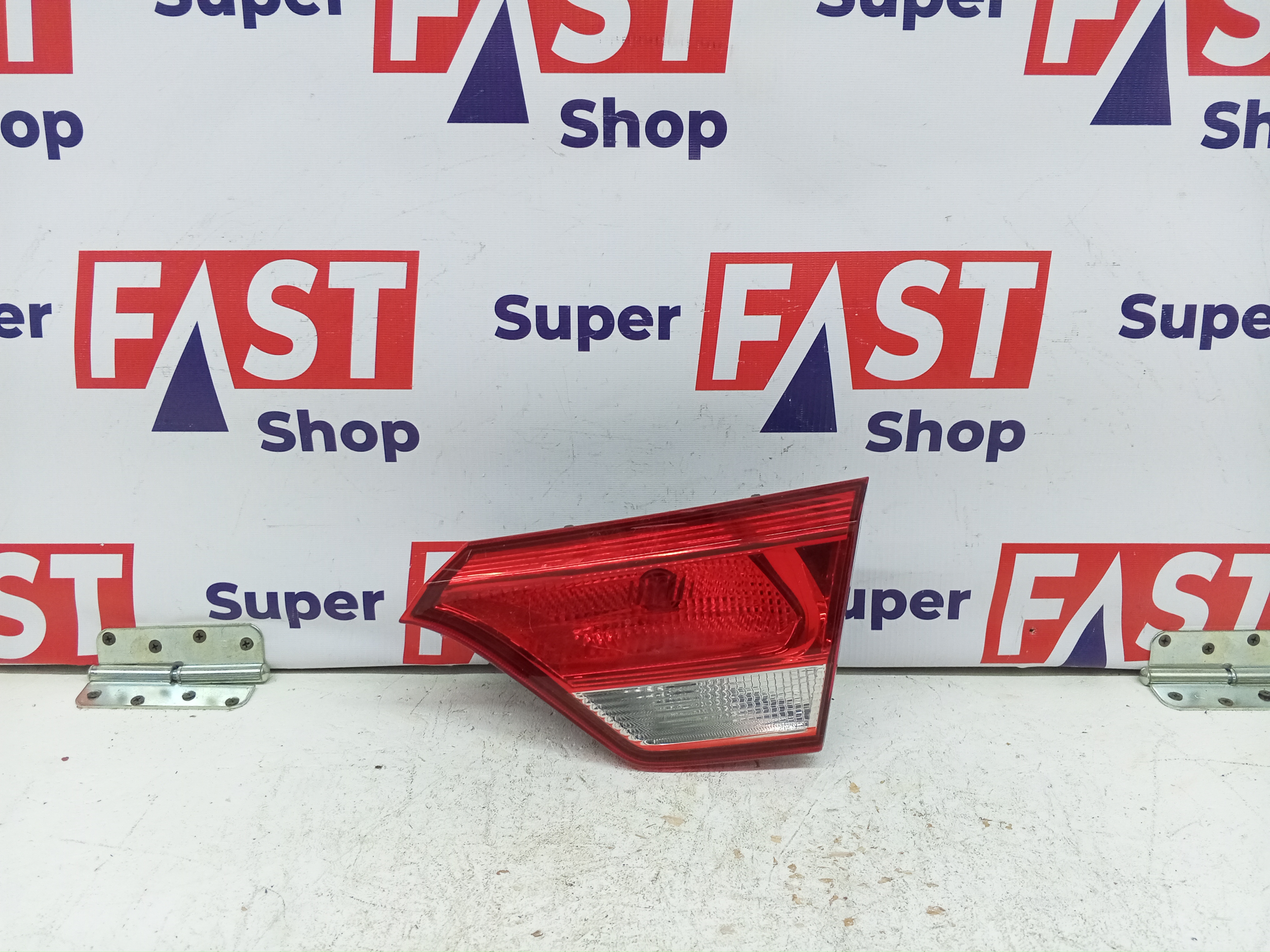 правый задний фонарь Kia Rio 4 галоген в крышку