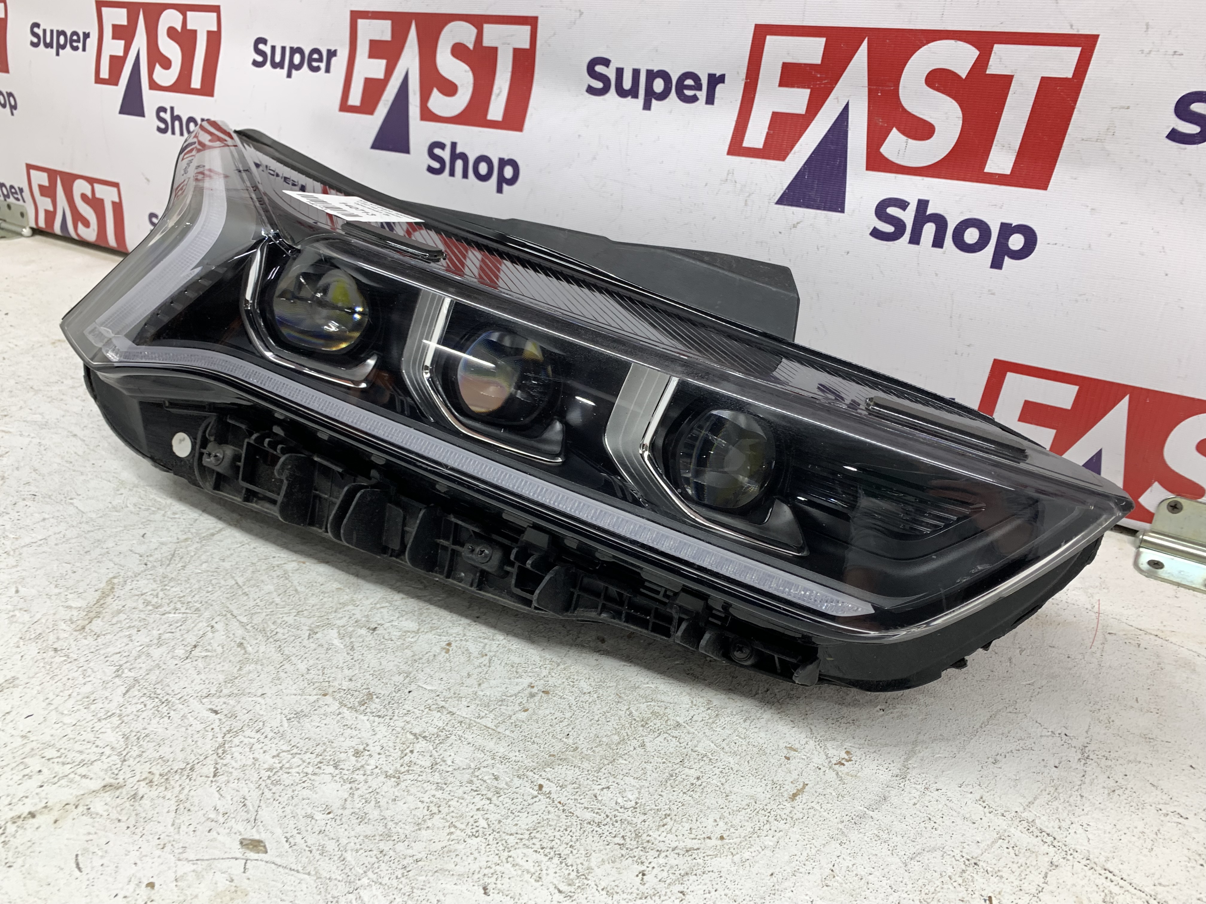 Kia K5 фара правая LED на 3 линзы оригинал бу