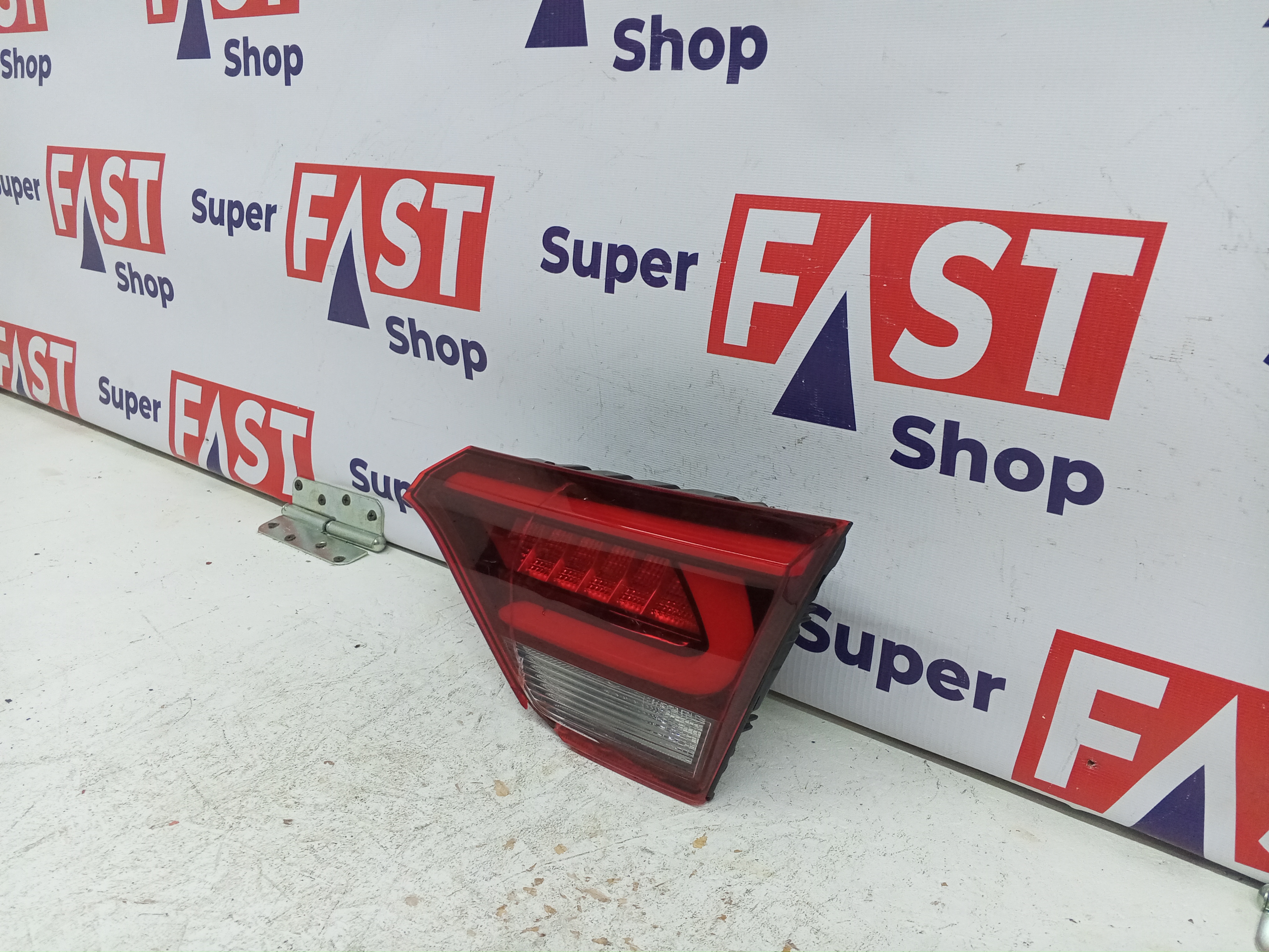 БИТЫЙ правый задний фонарь Kia Rio 4 LED