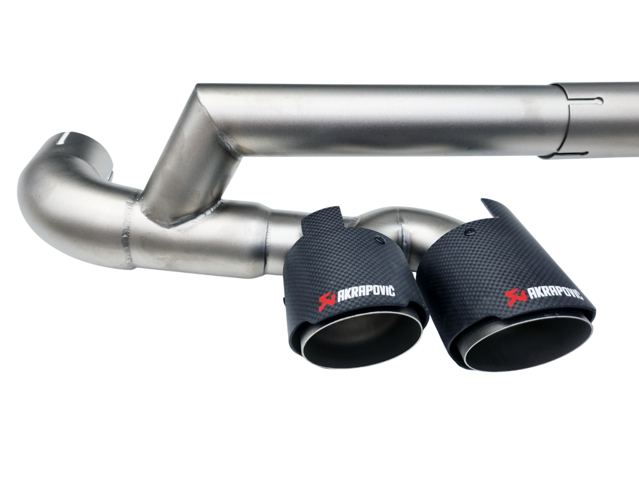 BMW E90 насадки раздвоения выхлопа Аkrapovic