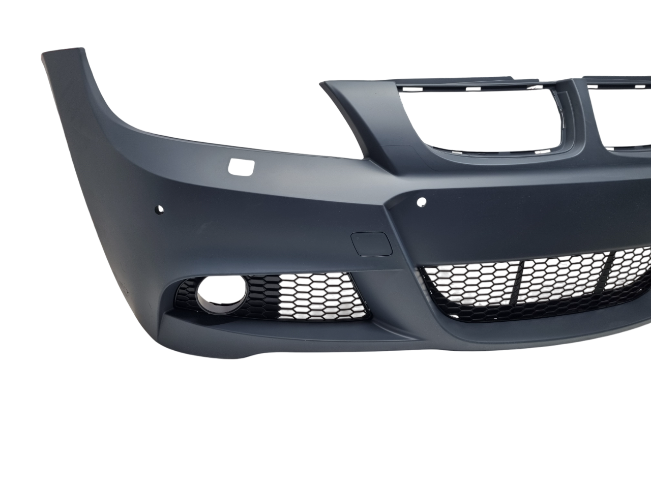 BMW E90 дорестайлинг бампер М пакет под парктроники