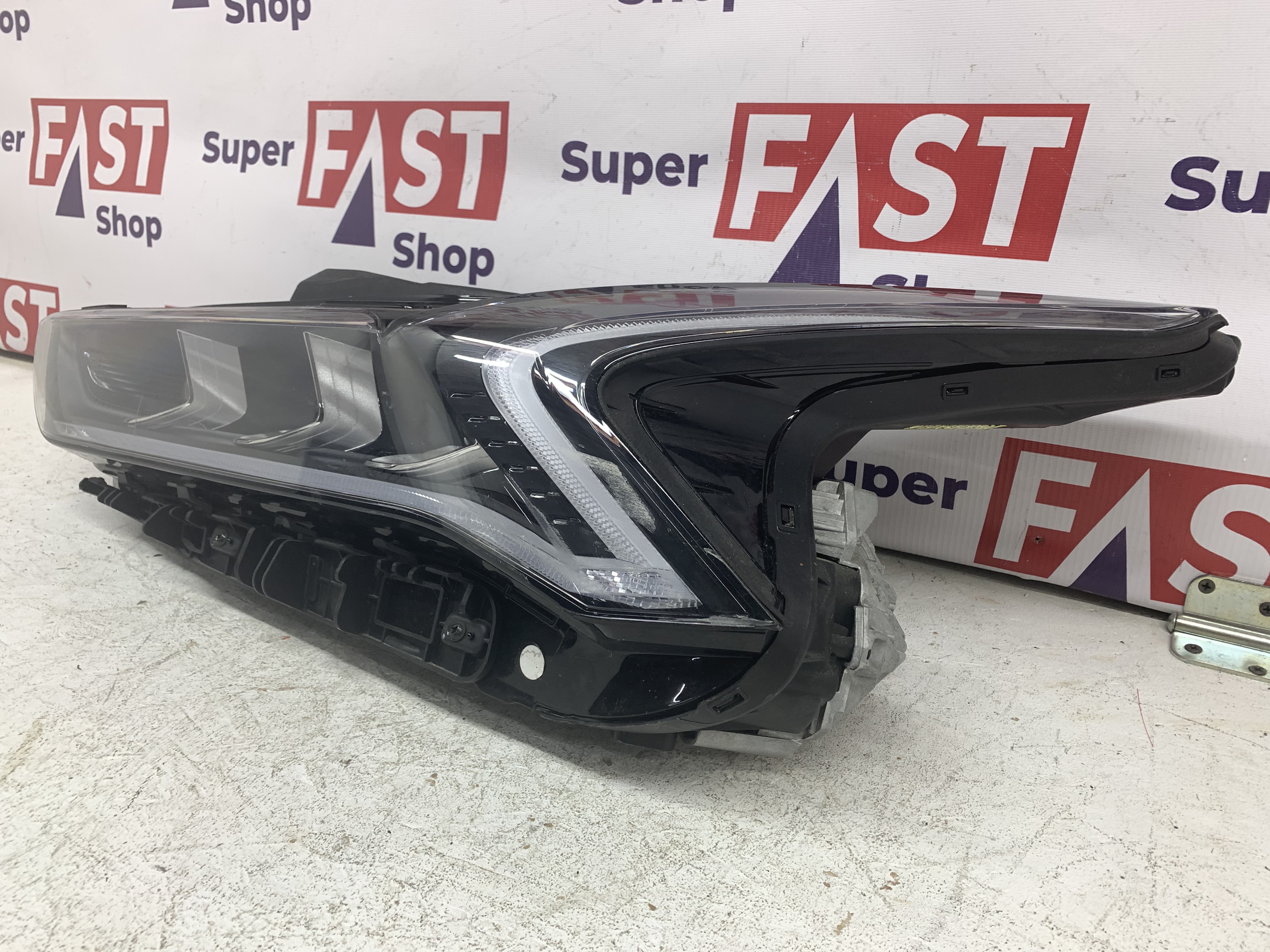 Kia K5 фара левая LED на 3 линзы оригинал бу