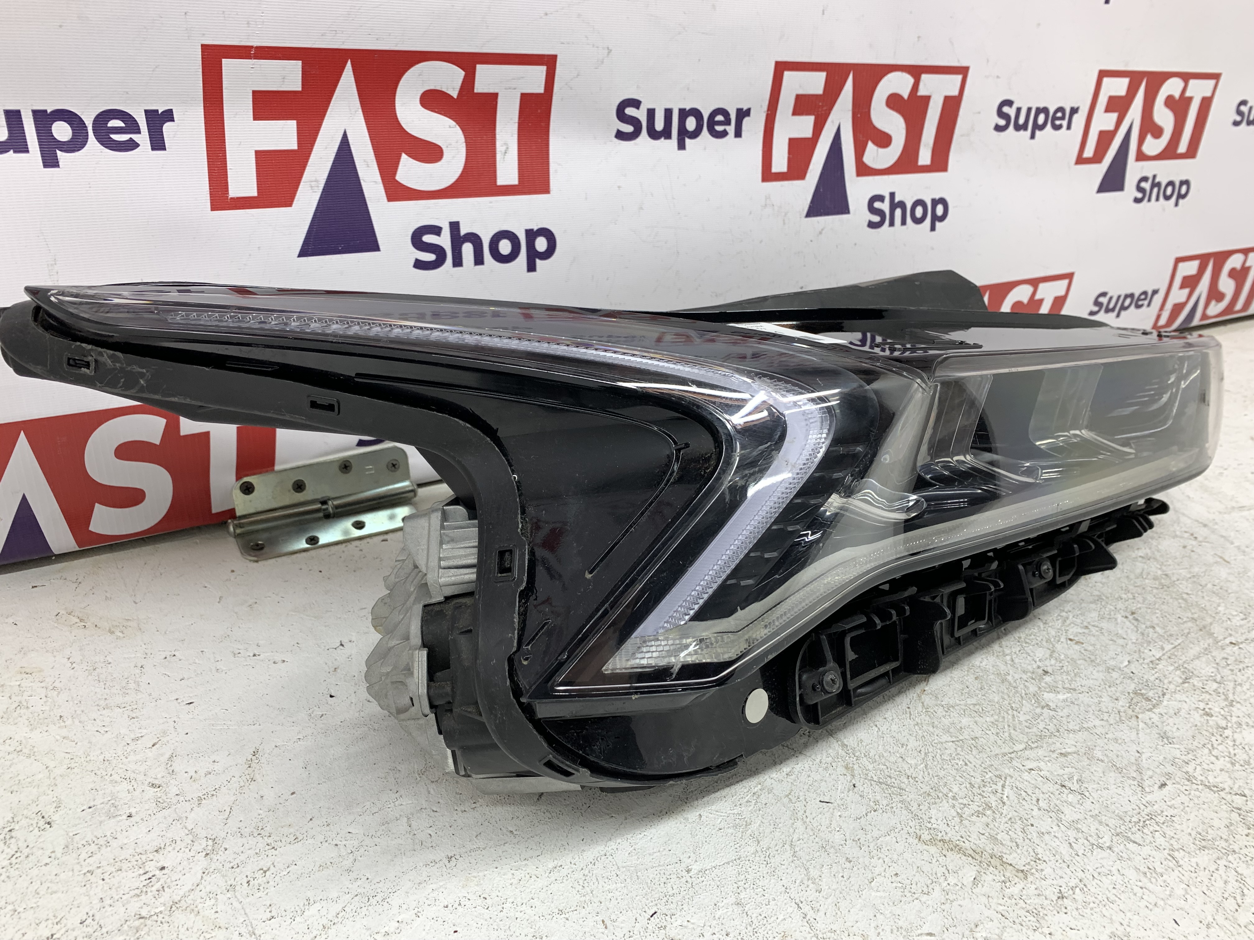 Kia K5 фара правая LED на 3 линзы оригинал бу