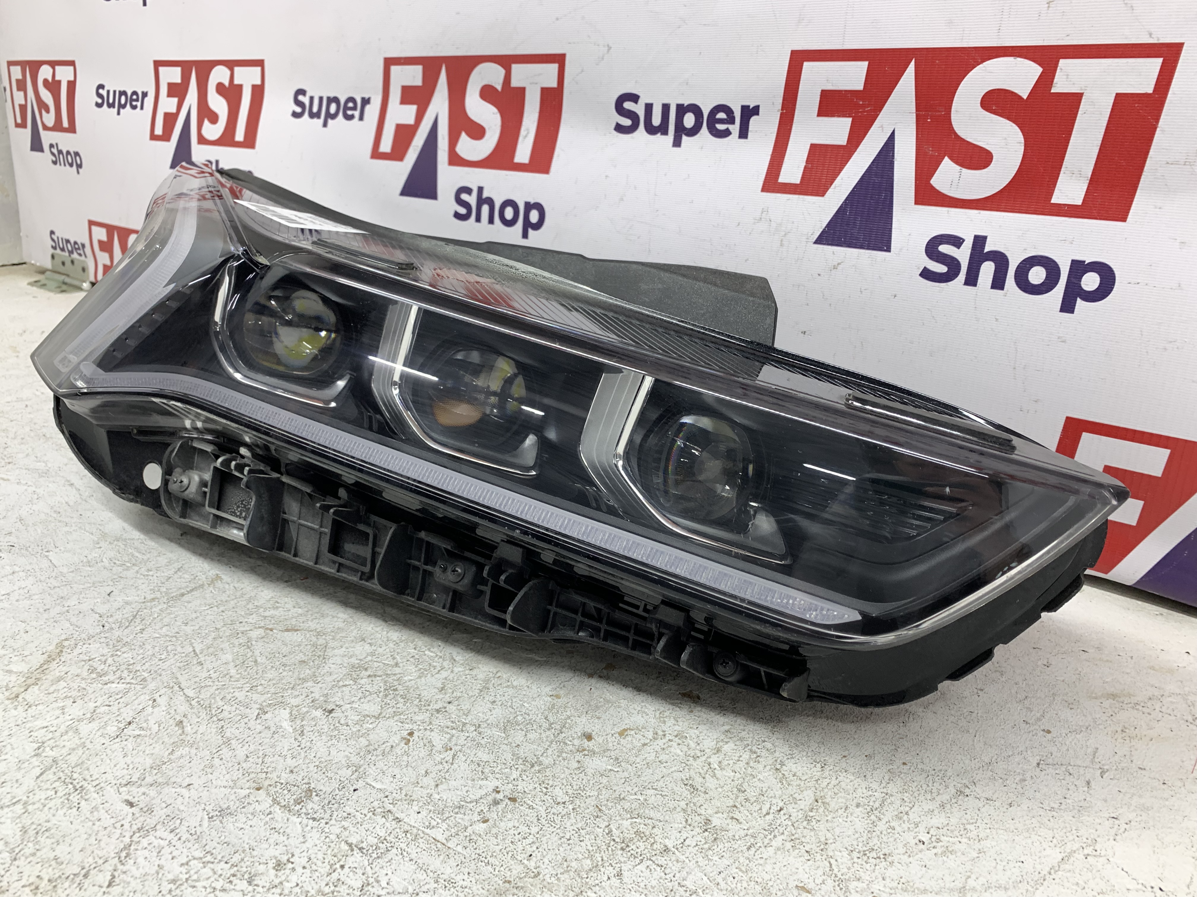 Kia K5 фара правая LED на 3 линзы оригинал бу