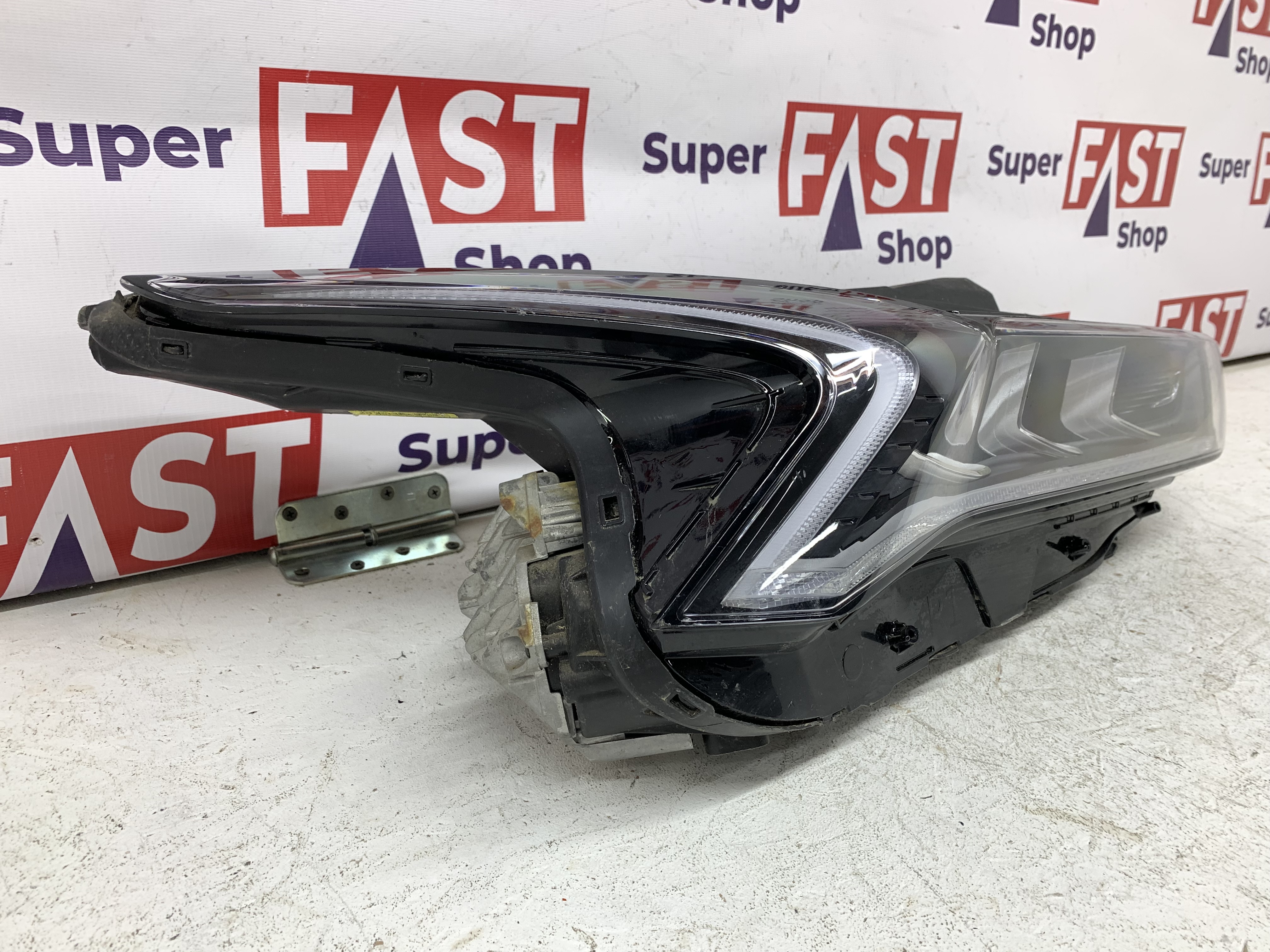 Kia K5 фара правая LED на 3 линзы оригинал бу