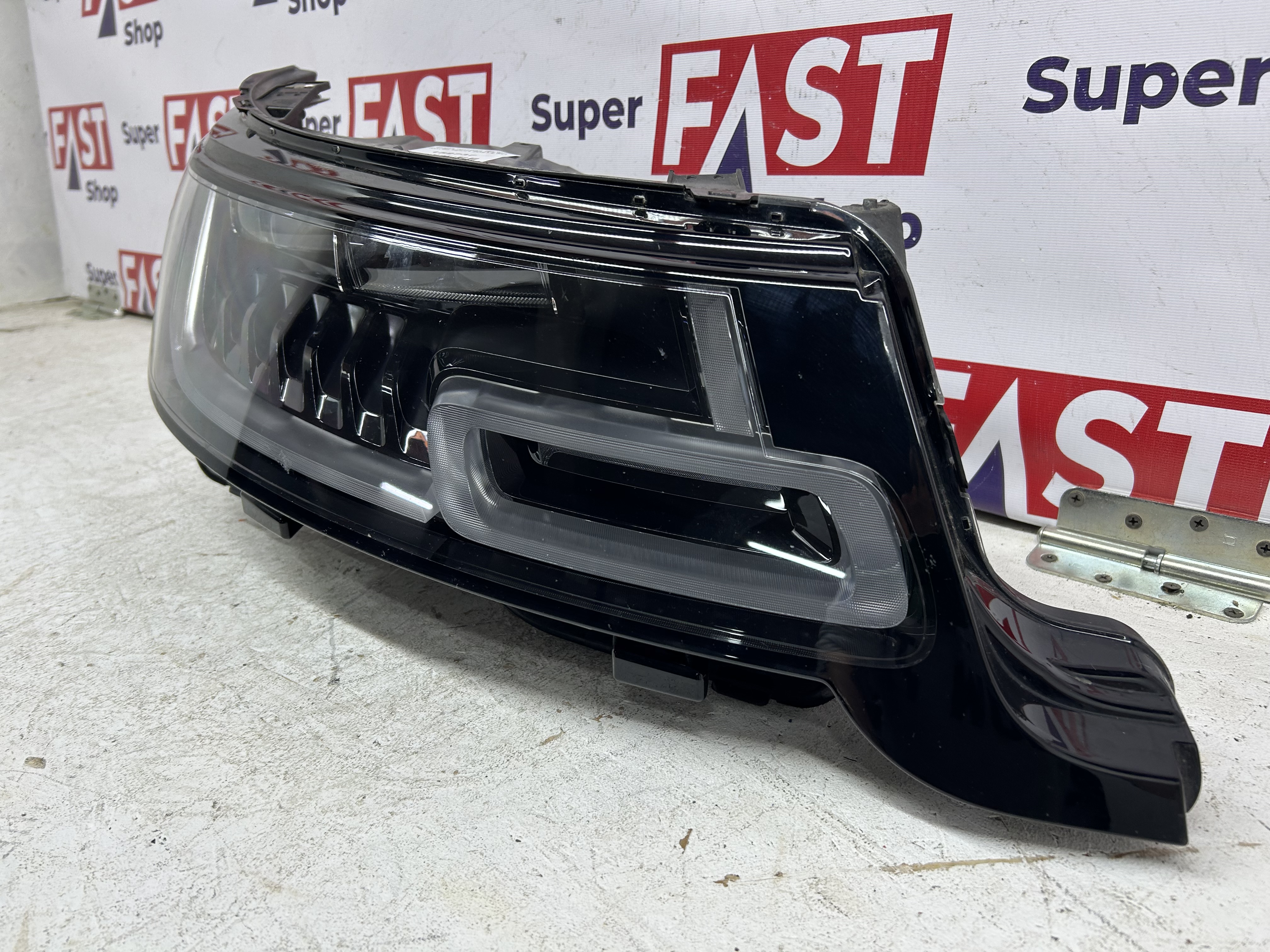 Фара правая Range Rover Sport 2021 LED