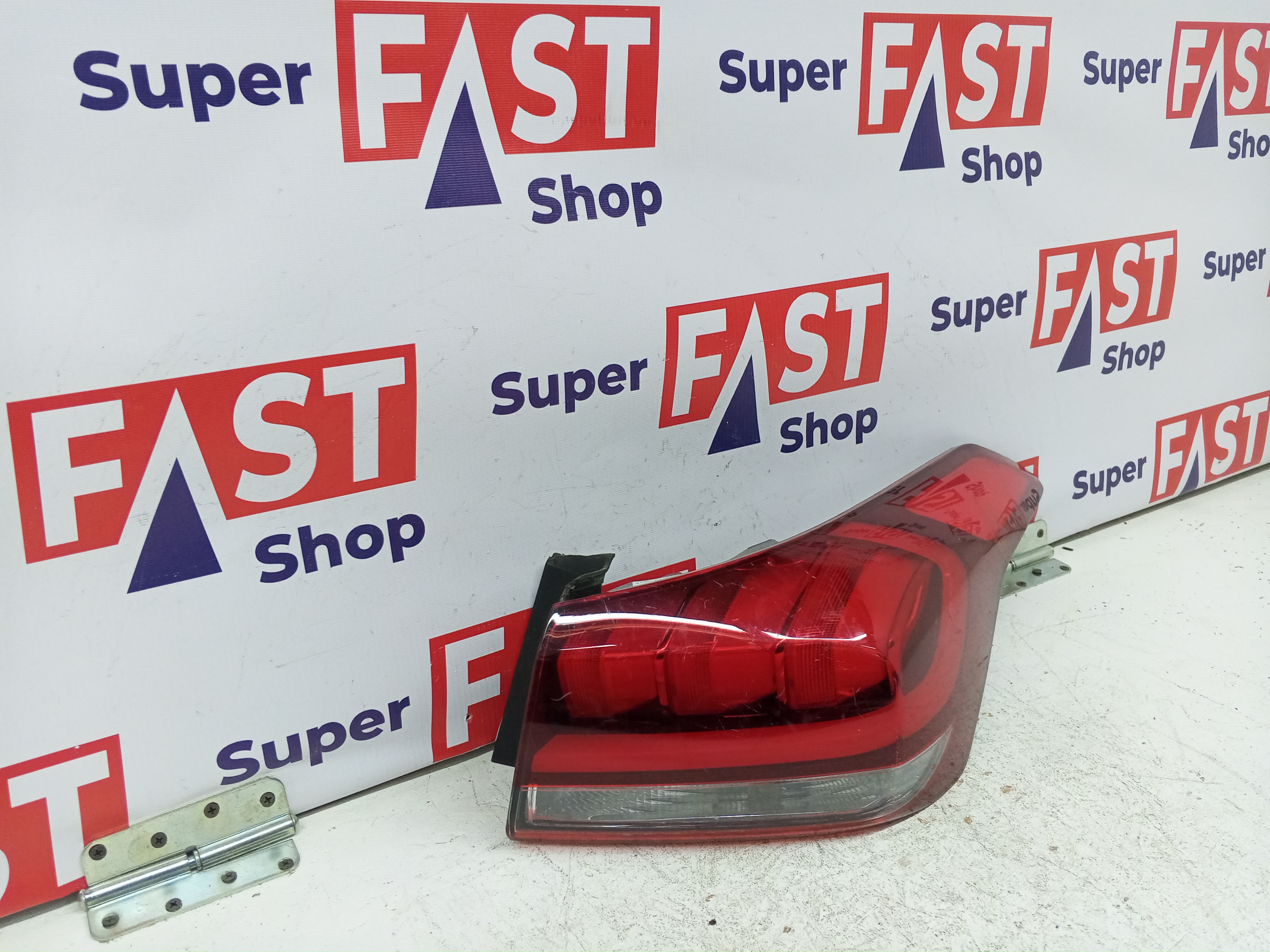 Genesis G80 2016-2020 правый задний фонарь