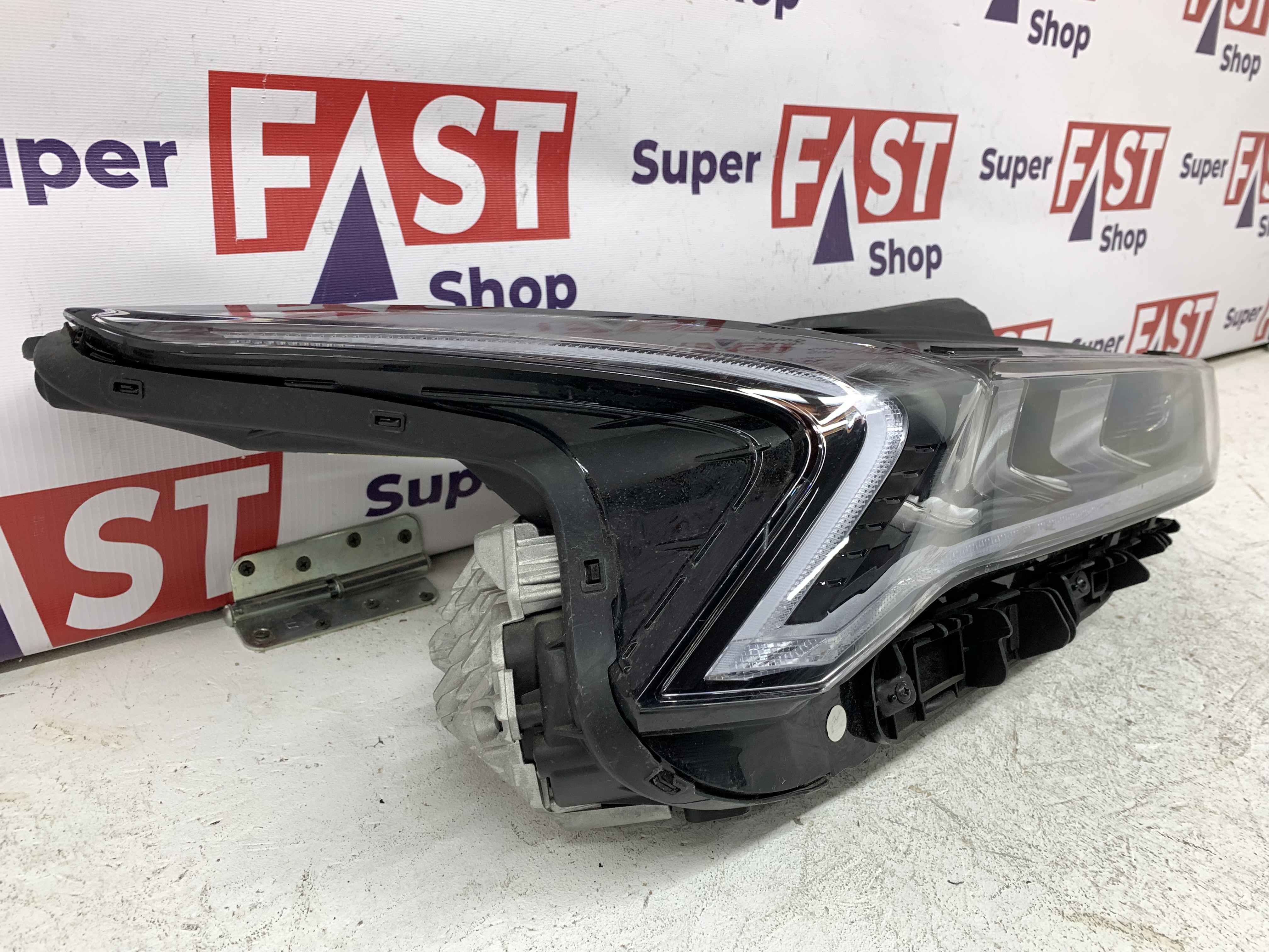 Kia K5 фара правая LED на 3 линзы оригинал бу