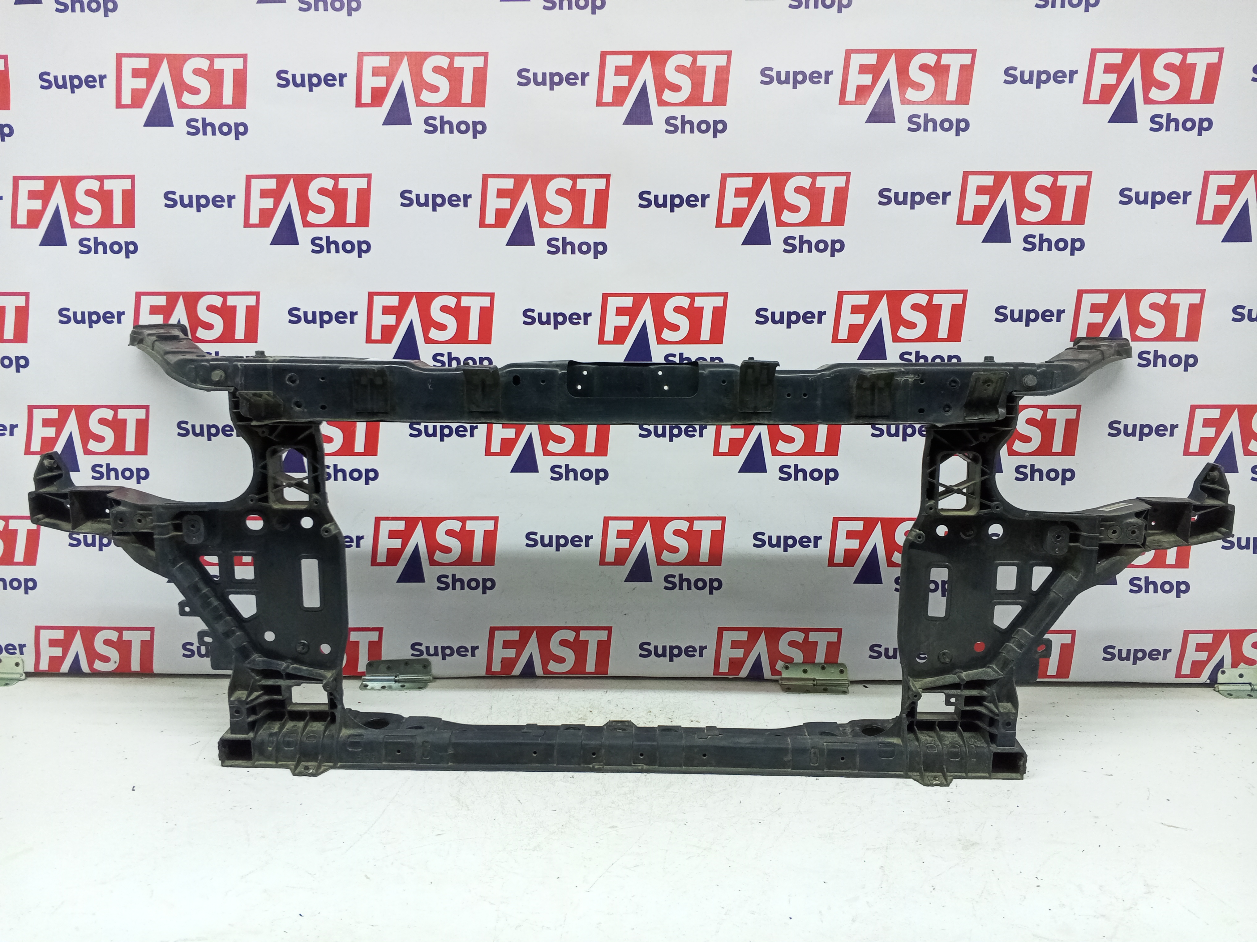 Genesis G80 передняя панель / телевизор