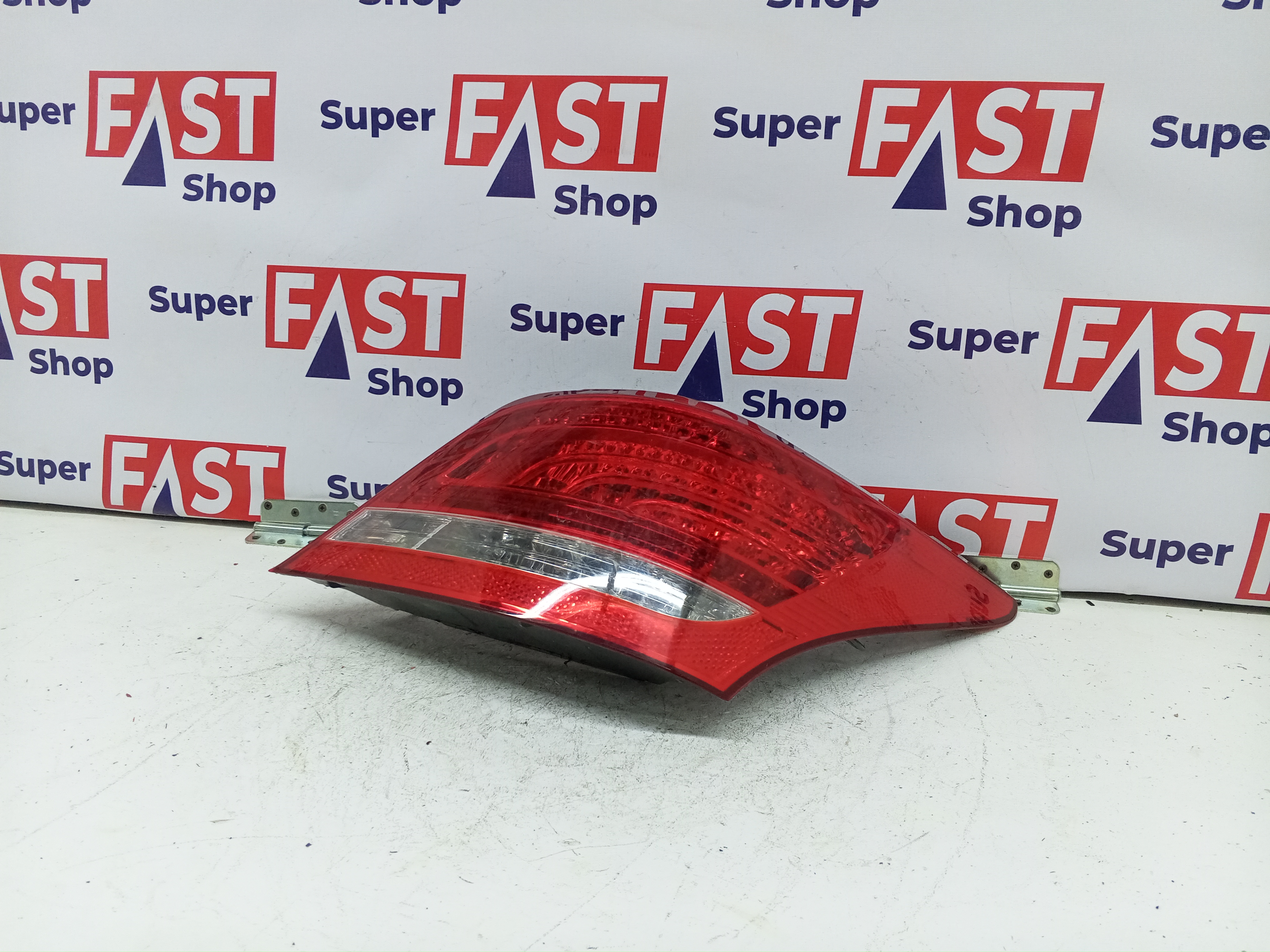 Hyundai Equus дорест правый задний фонарь LED