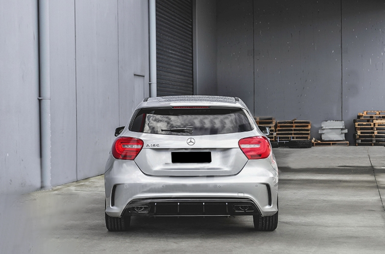 Mercedes W176 рестайлинг AMG A45 диффузор с насадками