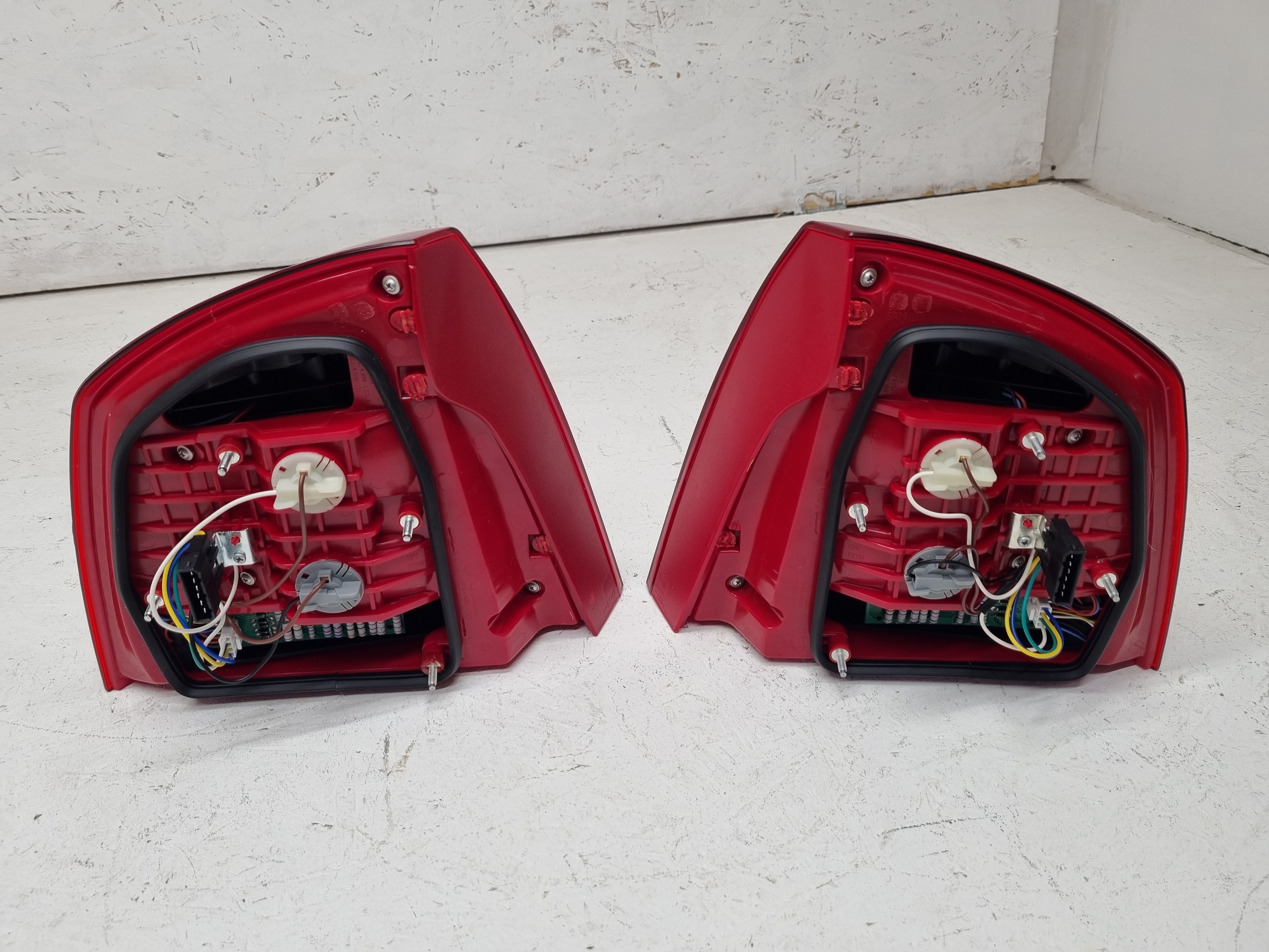 Дефект Skoda Octavia A5 рестайлинг 2008-2013 фонари LED RS