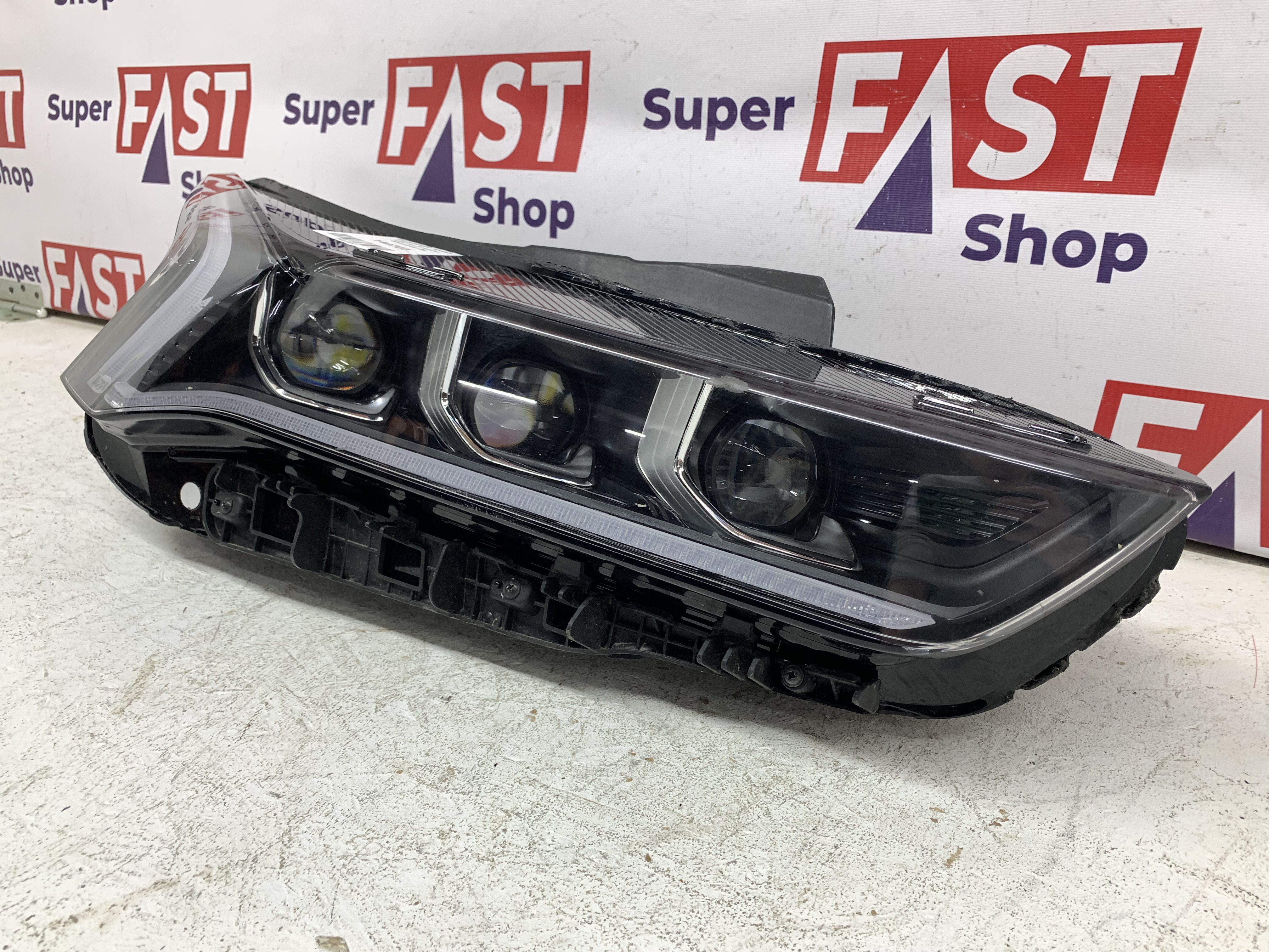 Kia K5 фара правая LED на 3 линзы оригинал бу