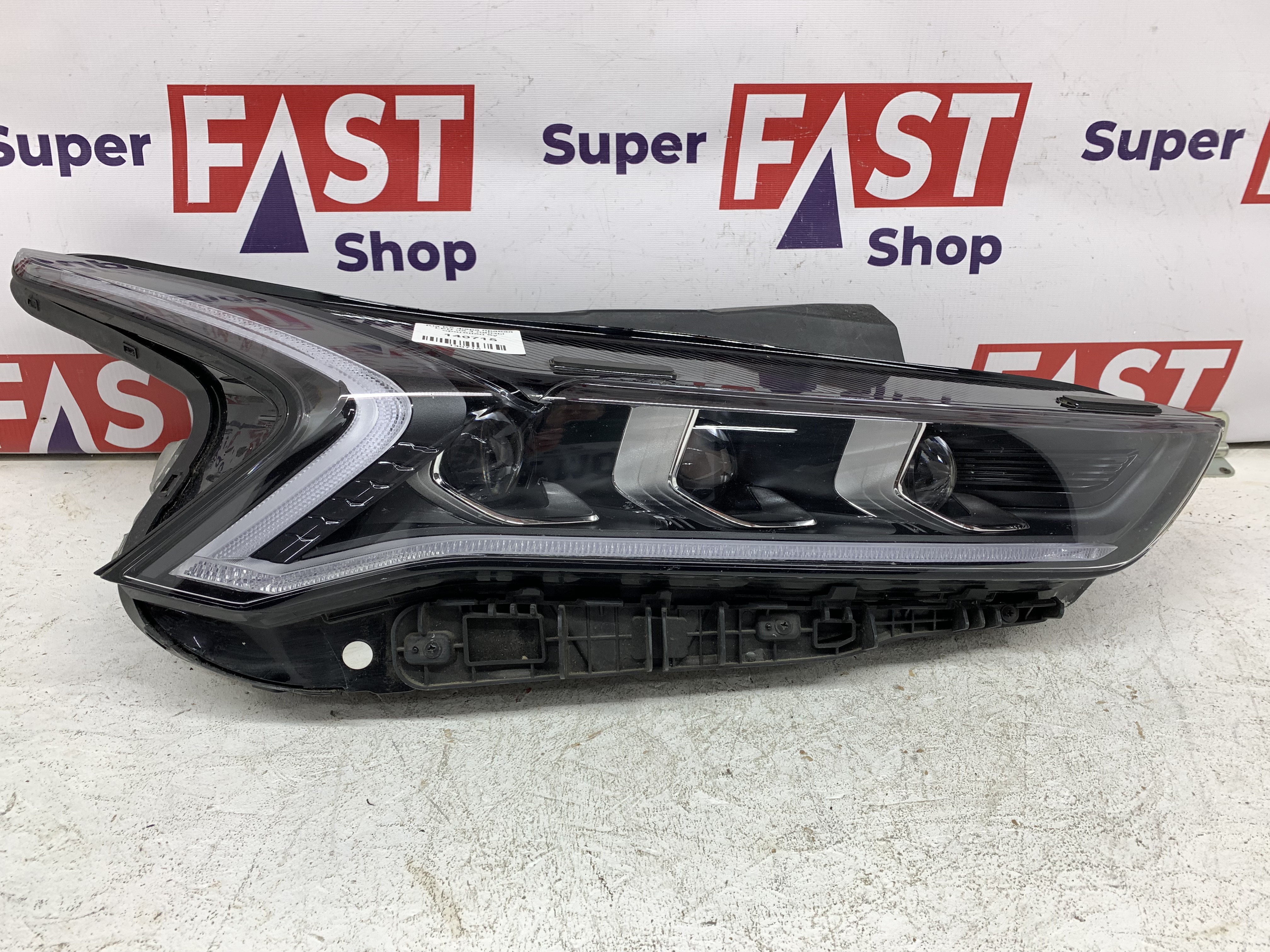 Kia K5 фара правая LED на 3 линзы оригинал бу