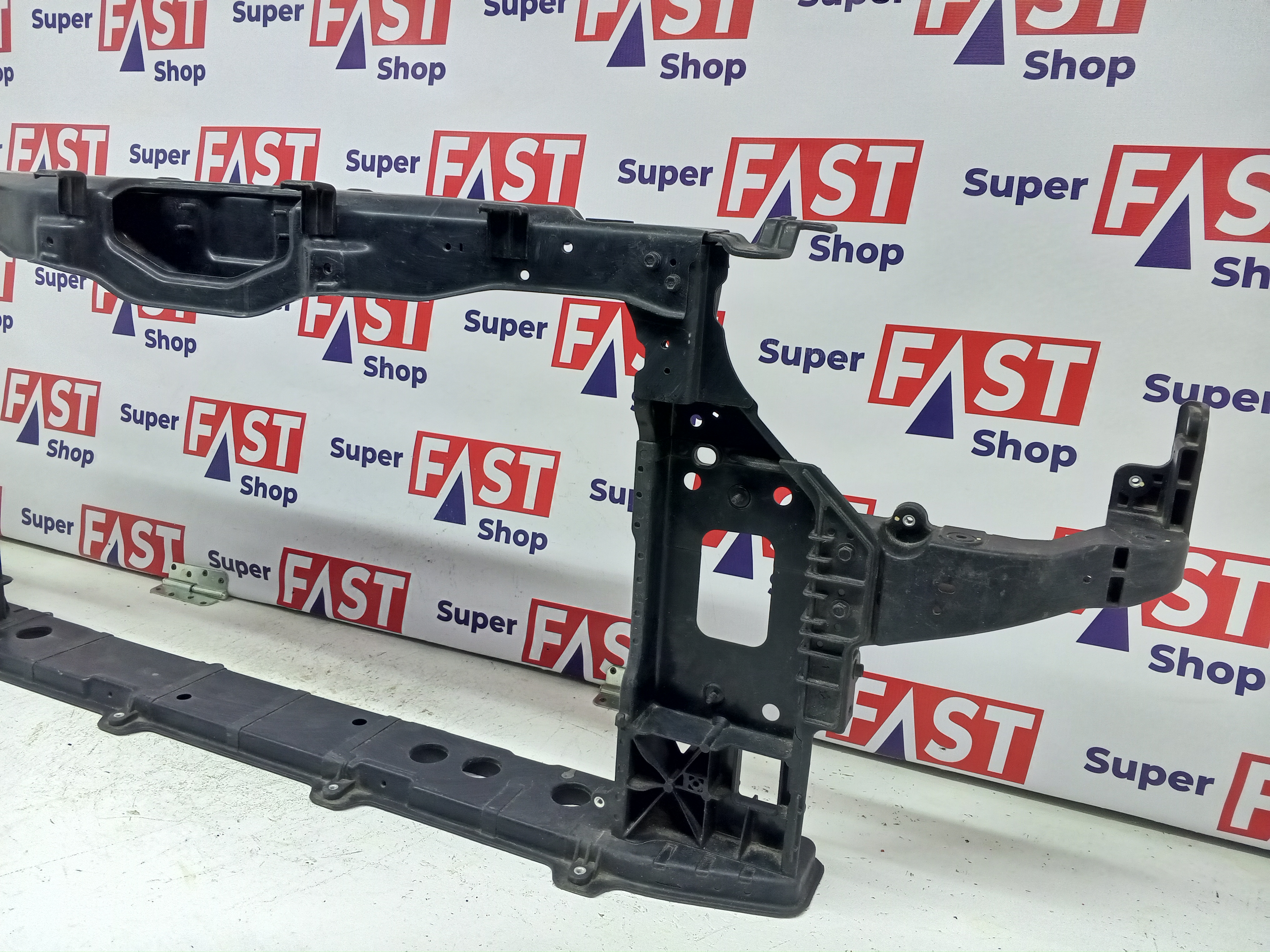 Hyundai I40 передняя панель / телевизор