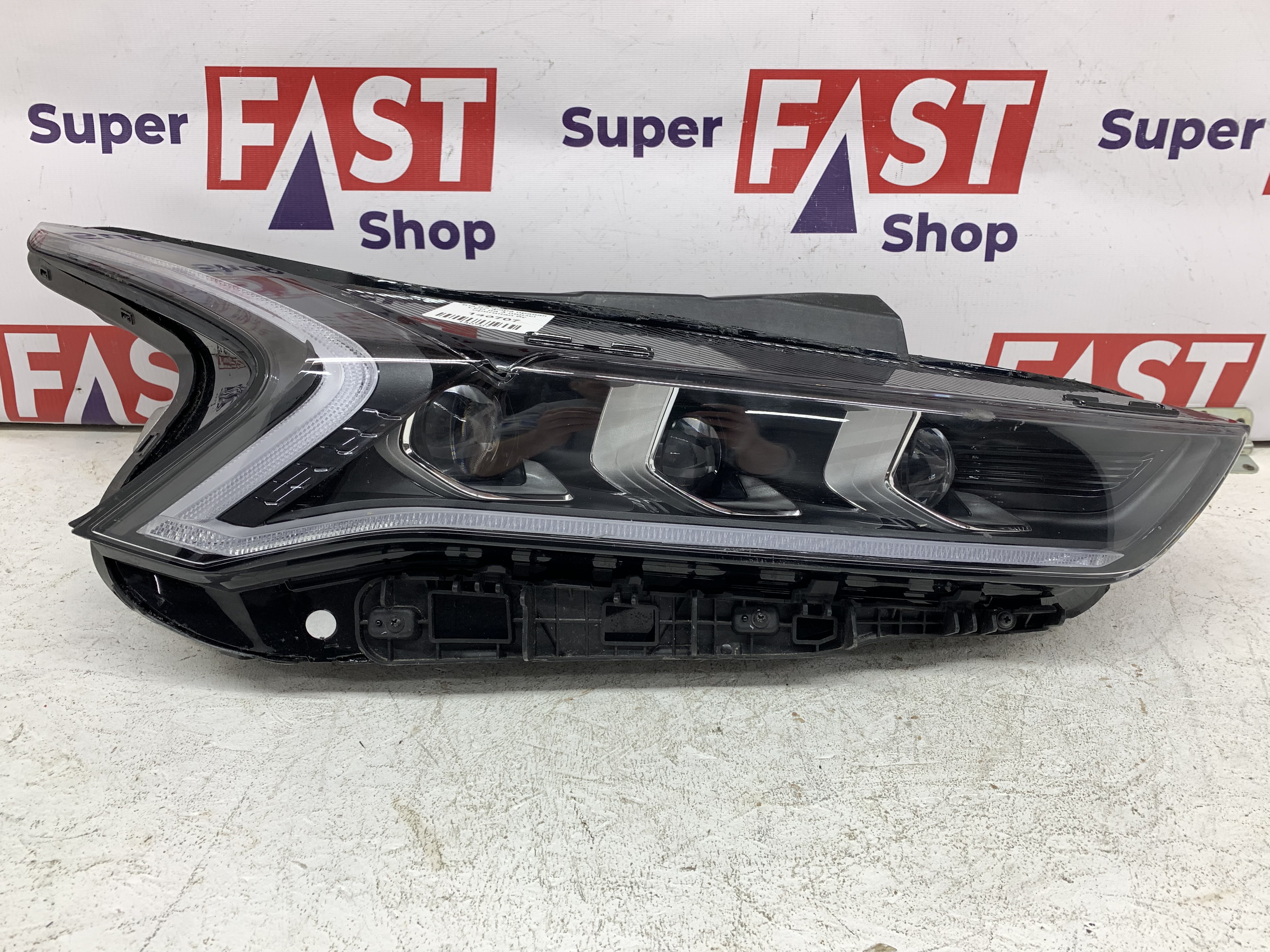 Kia K5 фара правая LED на 3 линзы оригинал бу