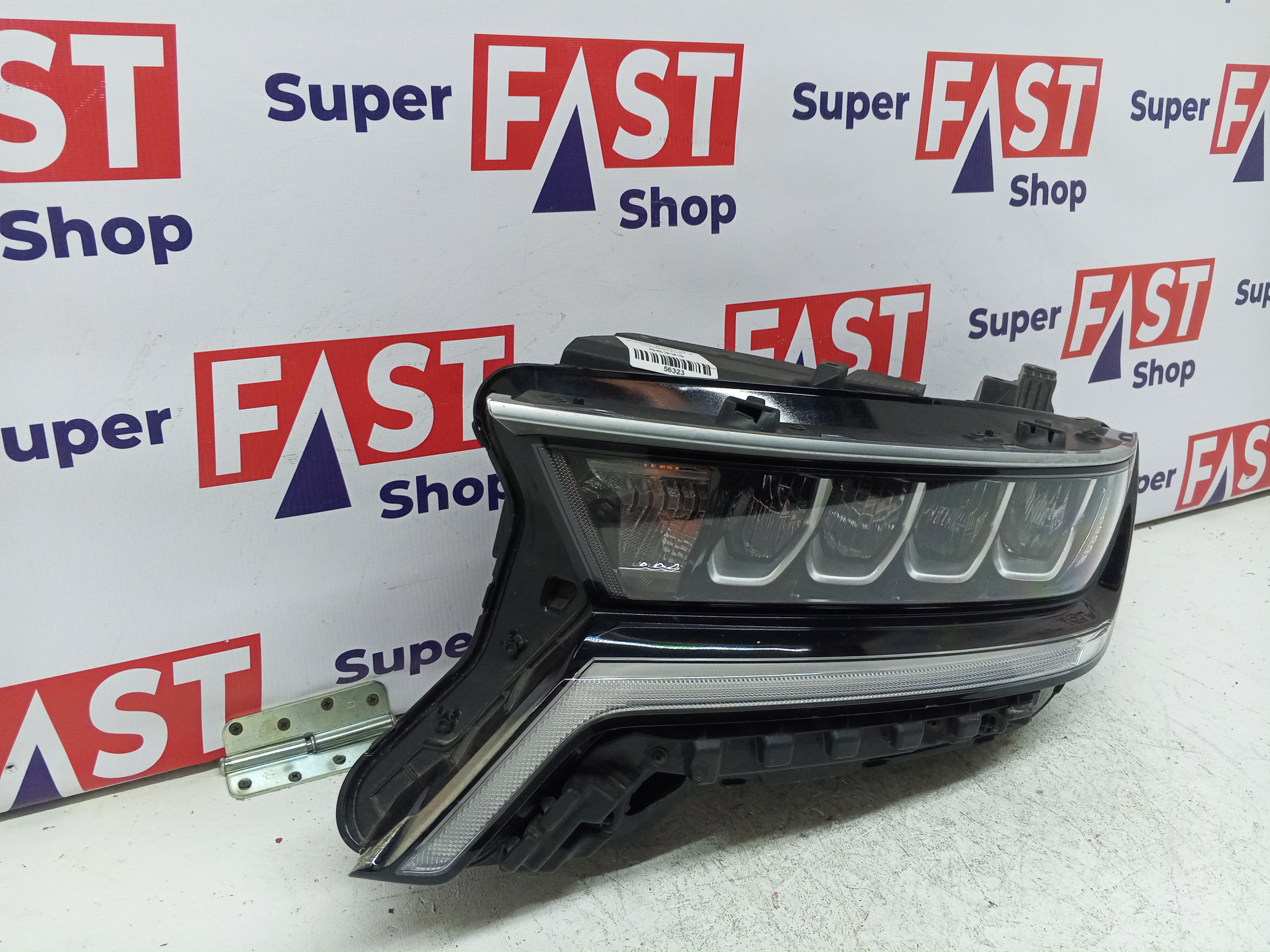 левая фара Kia Sorento 4 LED на 4 отражателя