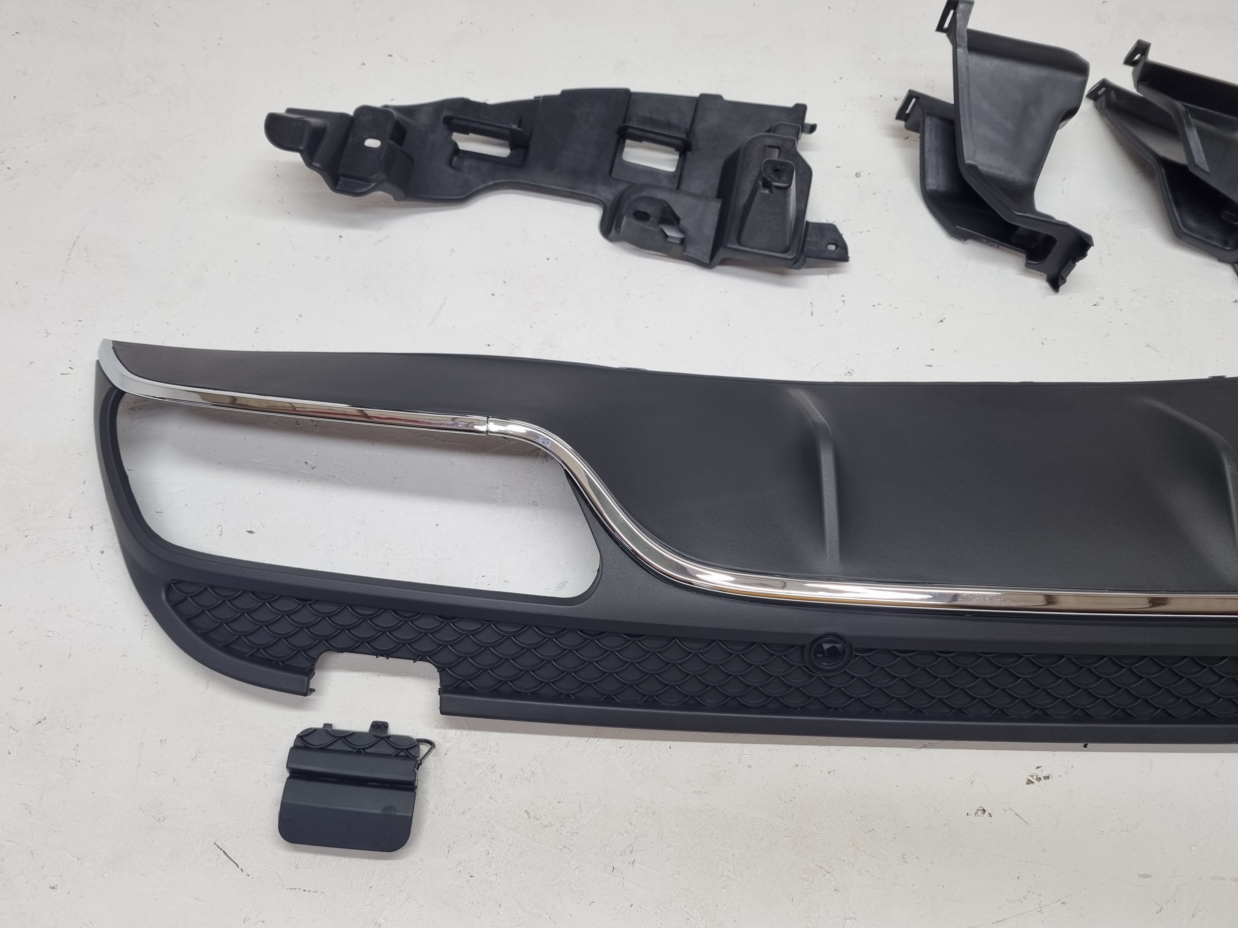 Дефект 7 Mercedes W205 дорестайлинг диффузор AMG 63 без насадок