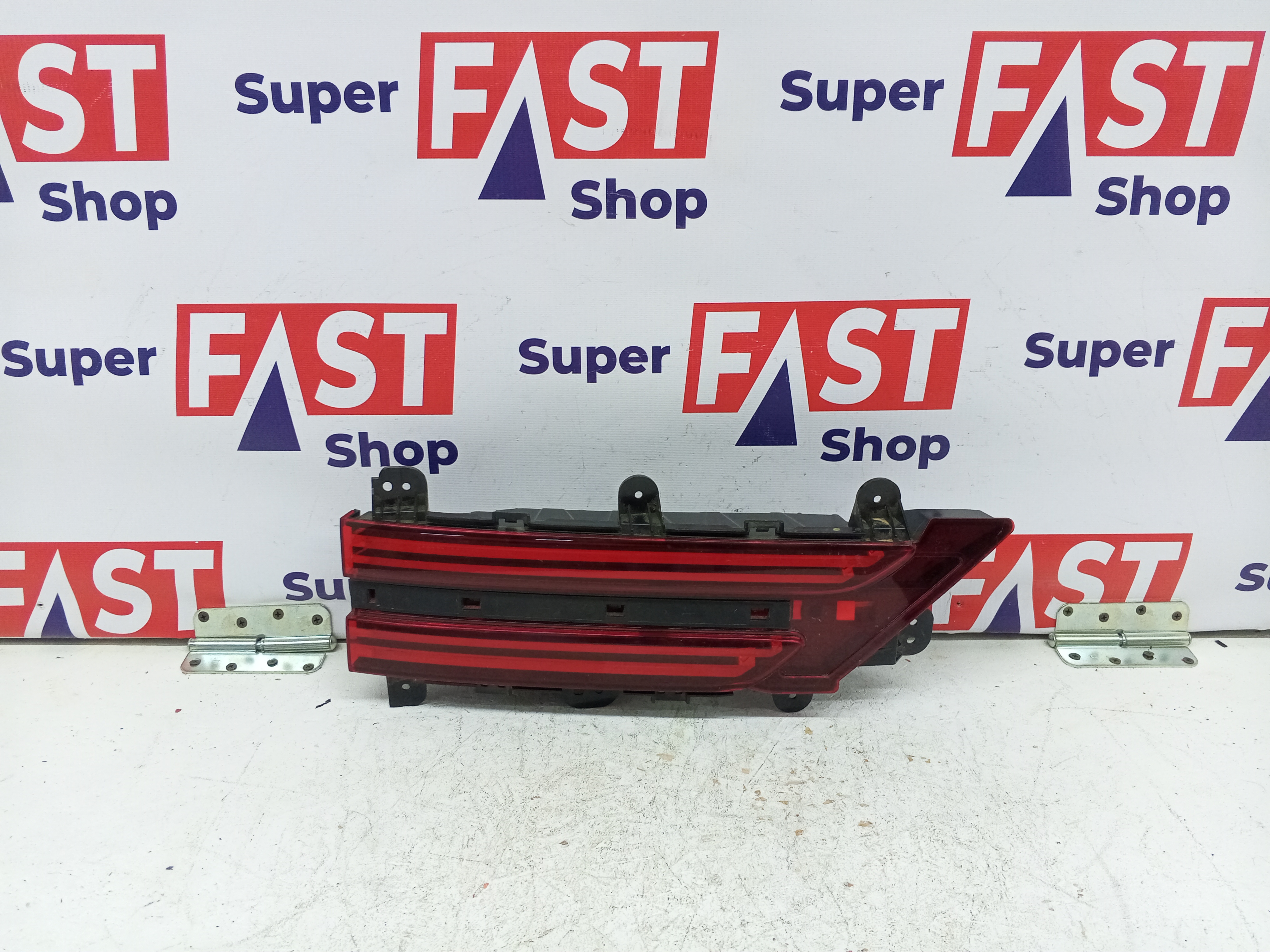 Genesis GV70 фонарь задний левый в крышку