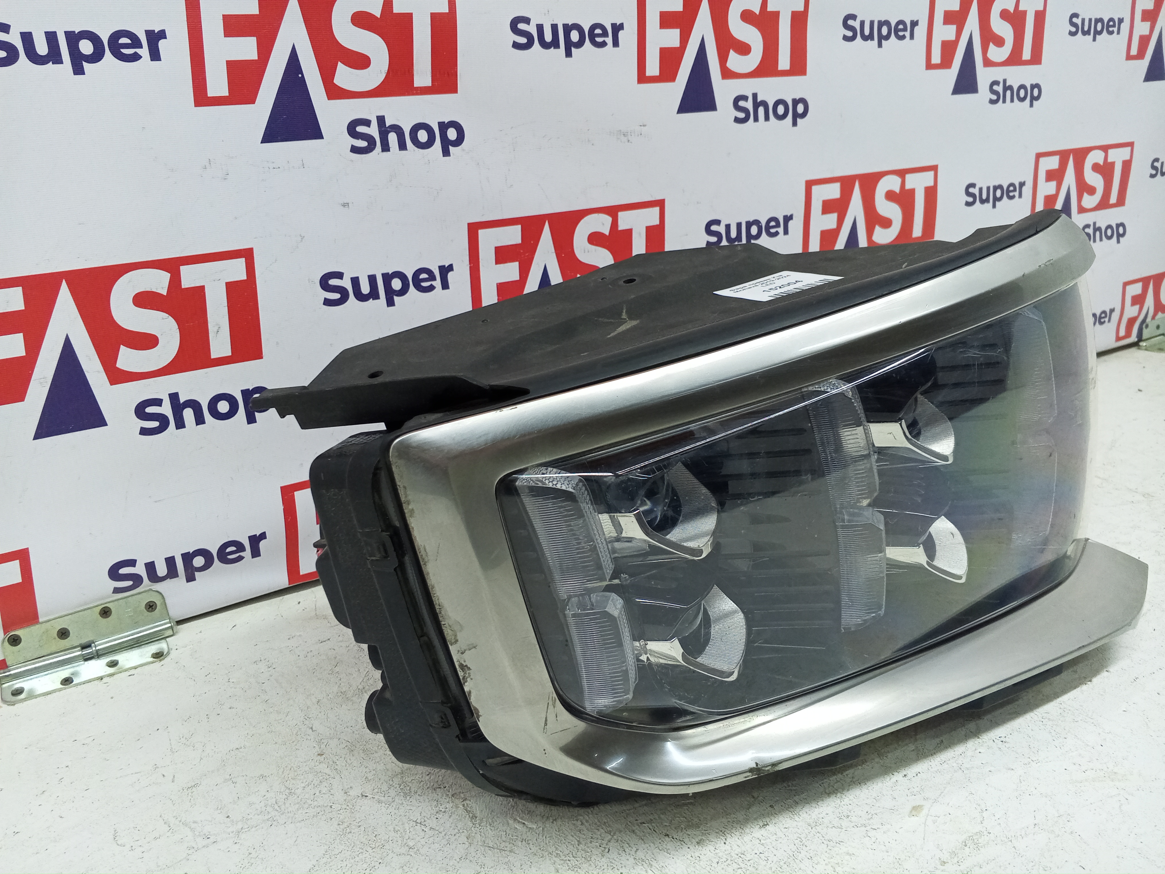 Фара правая Kia Mohave 2019-2024 LED