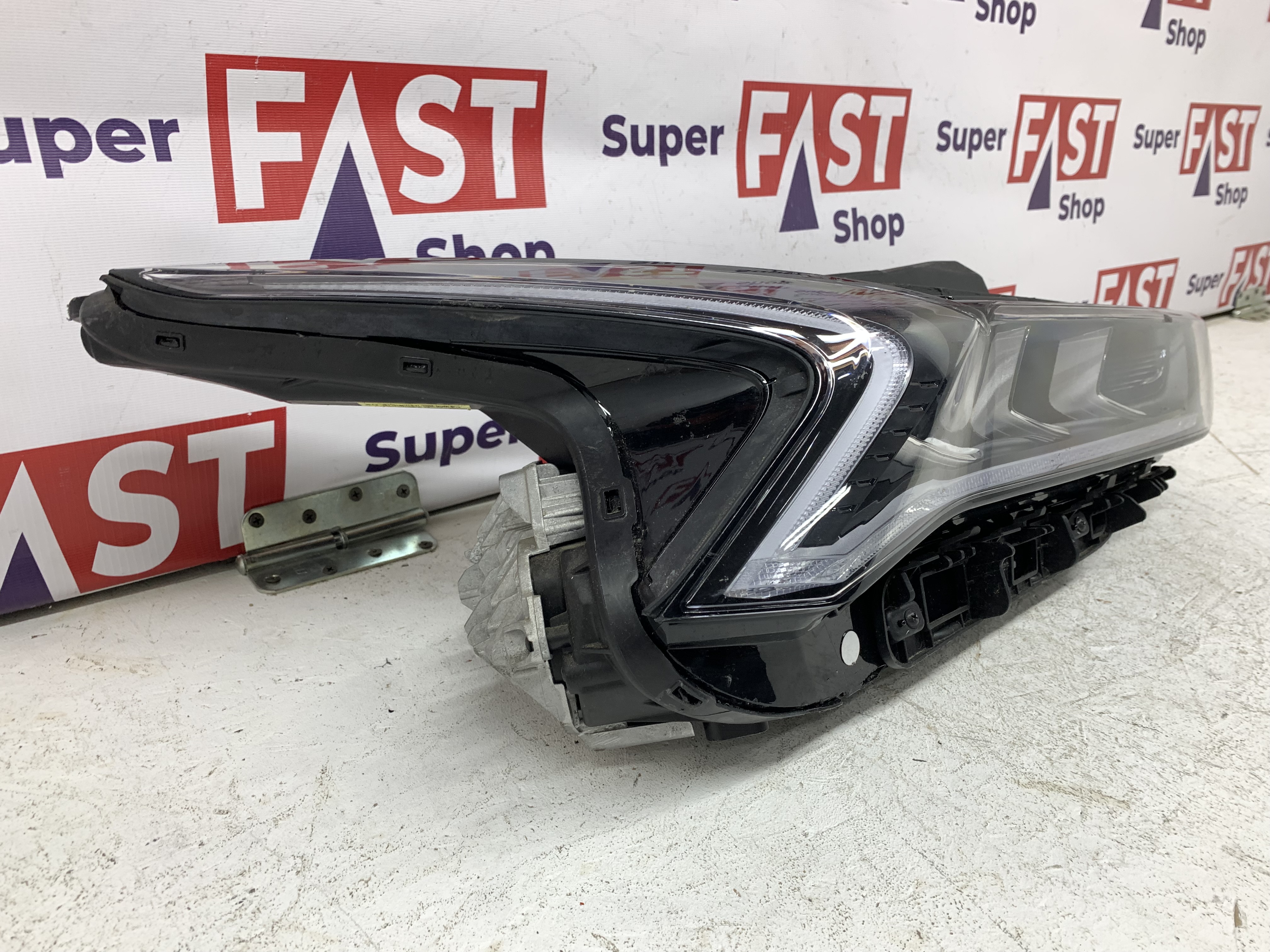 Kia K5 фара правая LED на 3 линзы оригинал бу