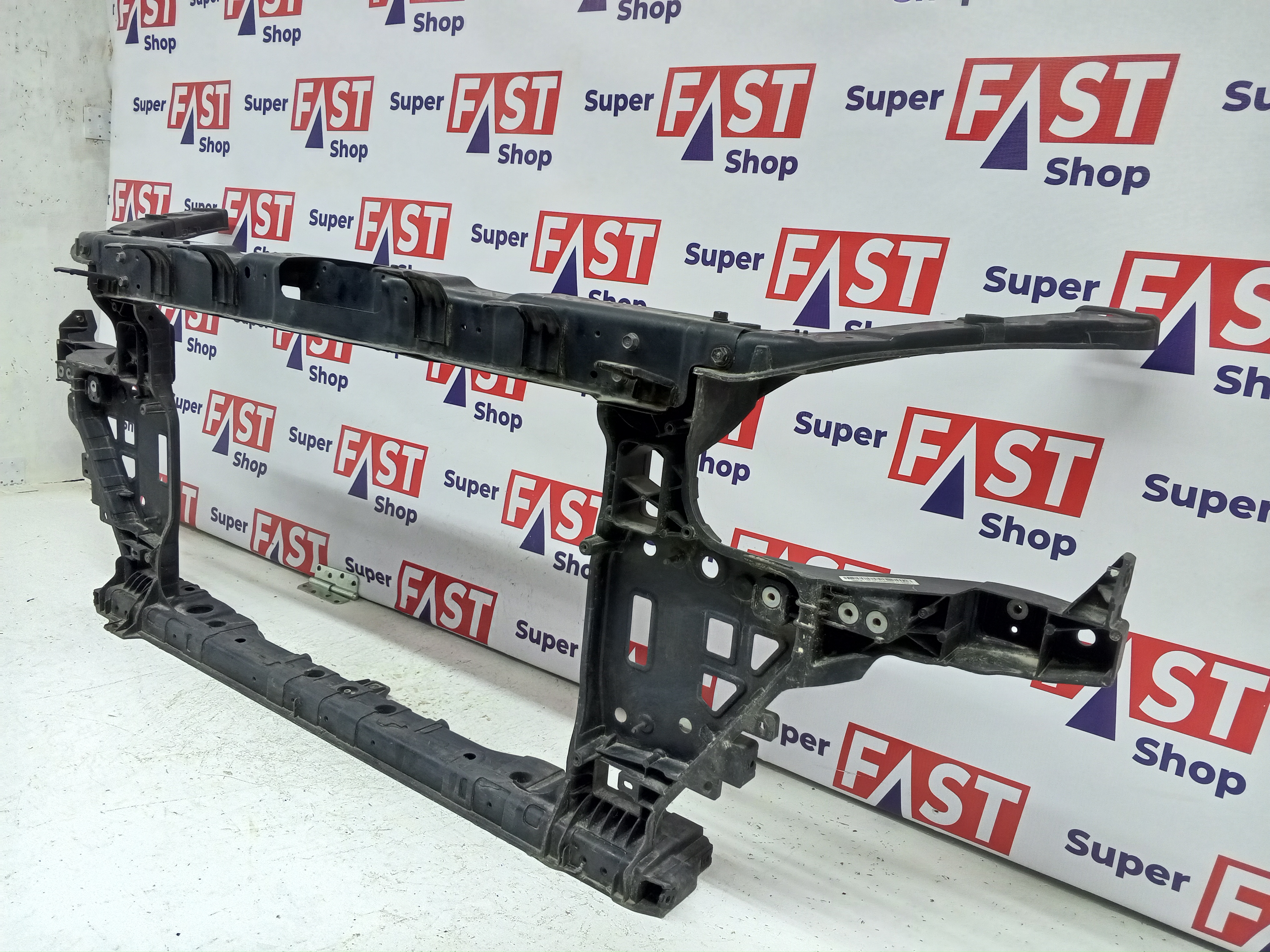 Genesis G80 передняя панель / телевизор