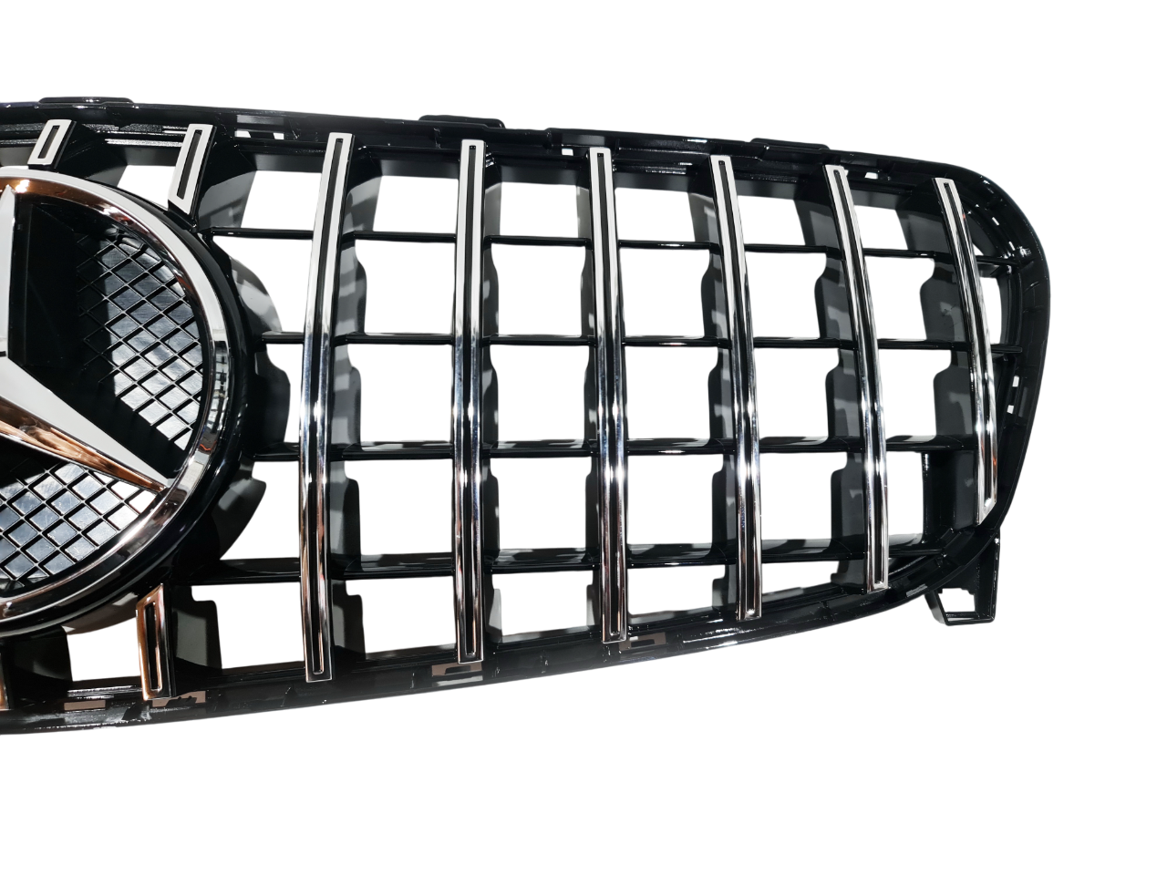 Mercedes GLA X156 рестайлинг решетка радиатора GT хром