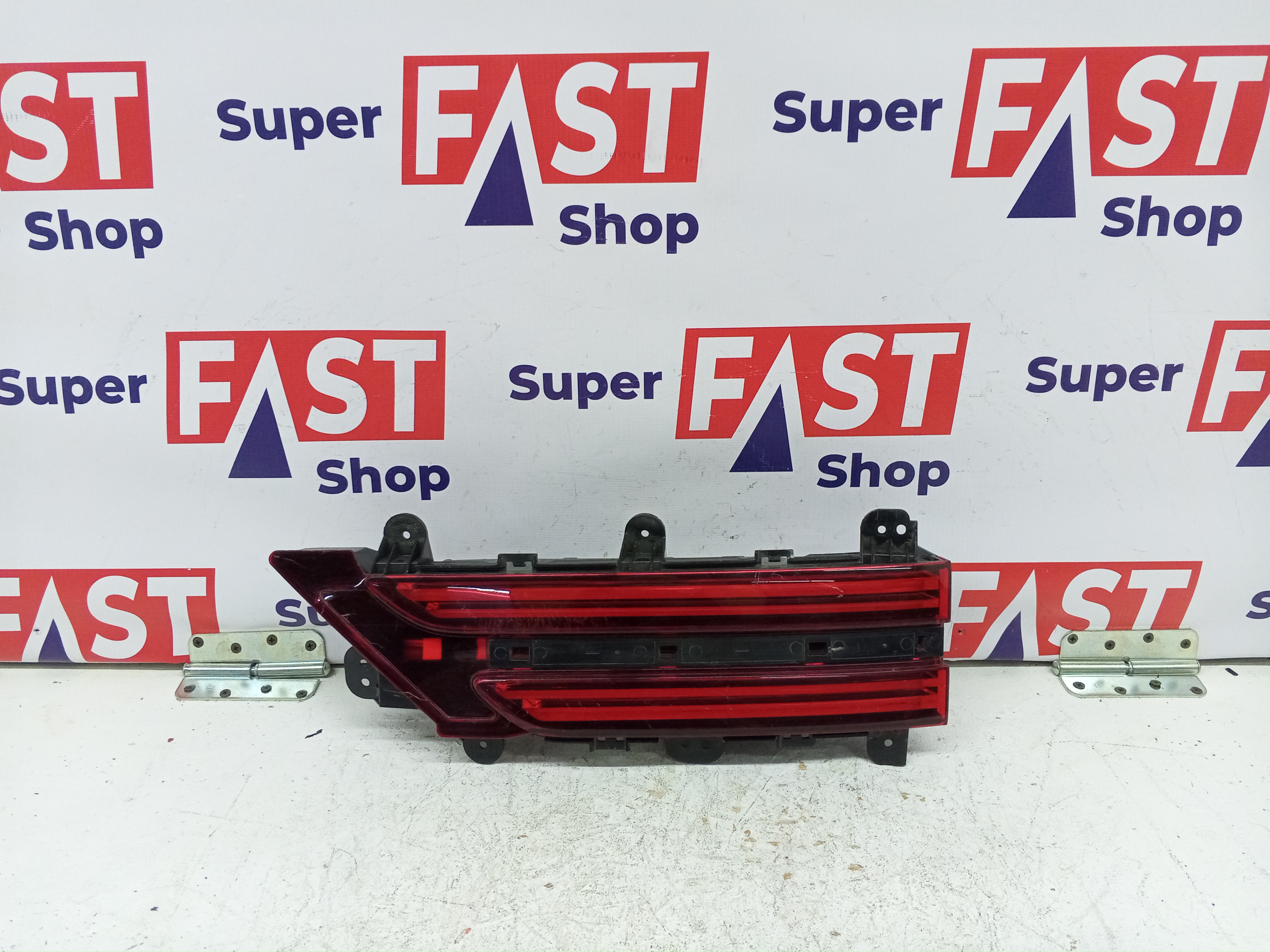 Genesis GV70 фонарь задний правый в крышку