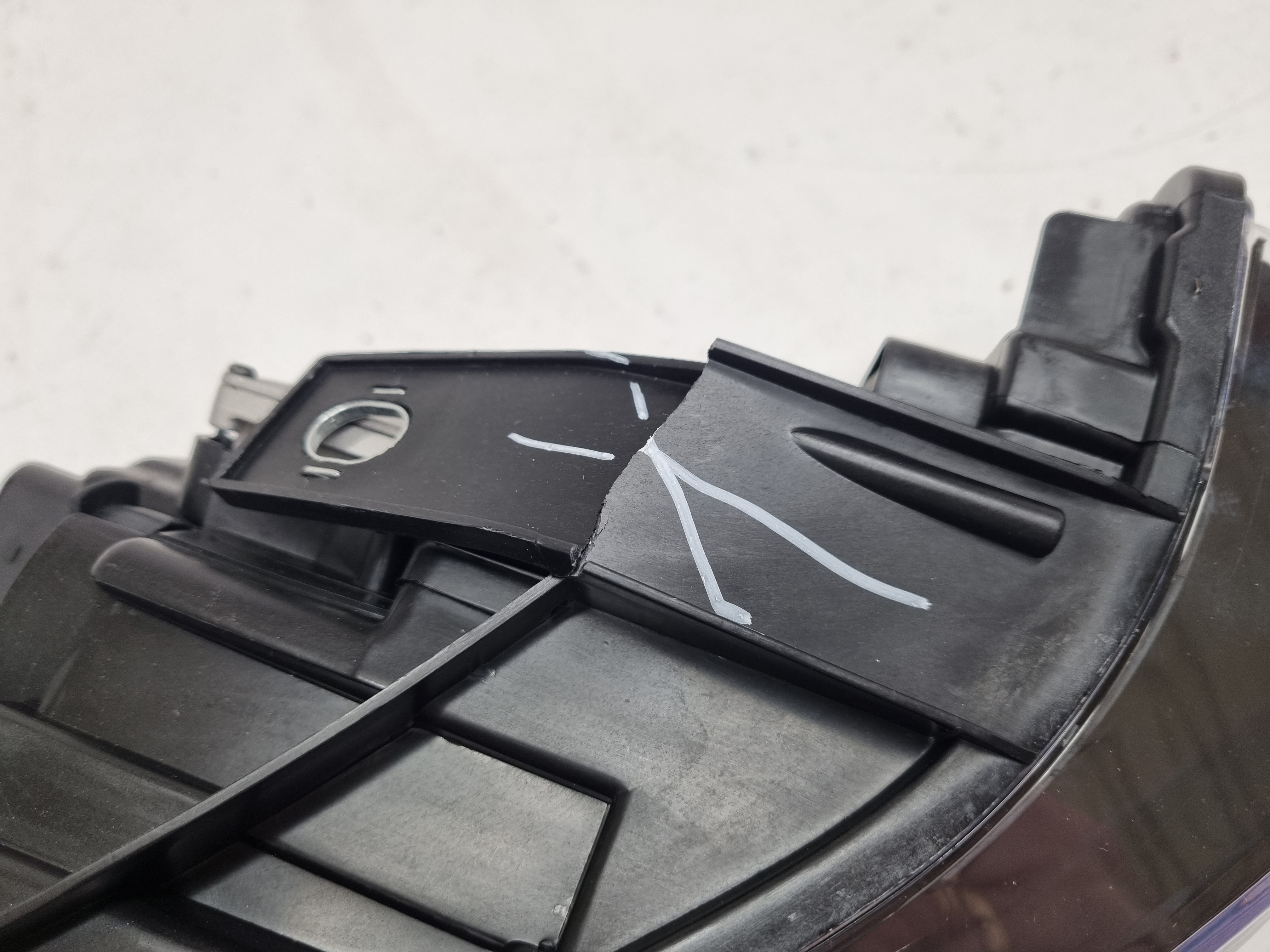 Дефект Audi Q3 8U 2011-2014 фара правая ксенон в сборе