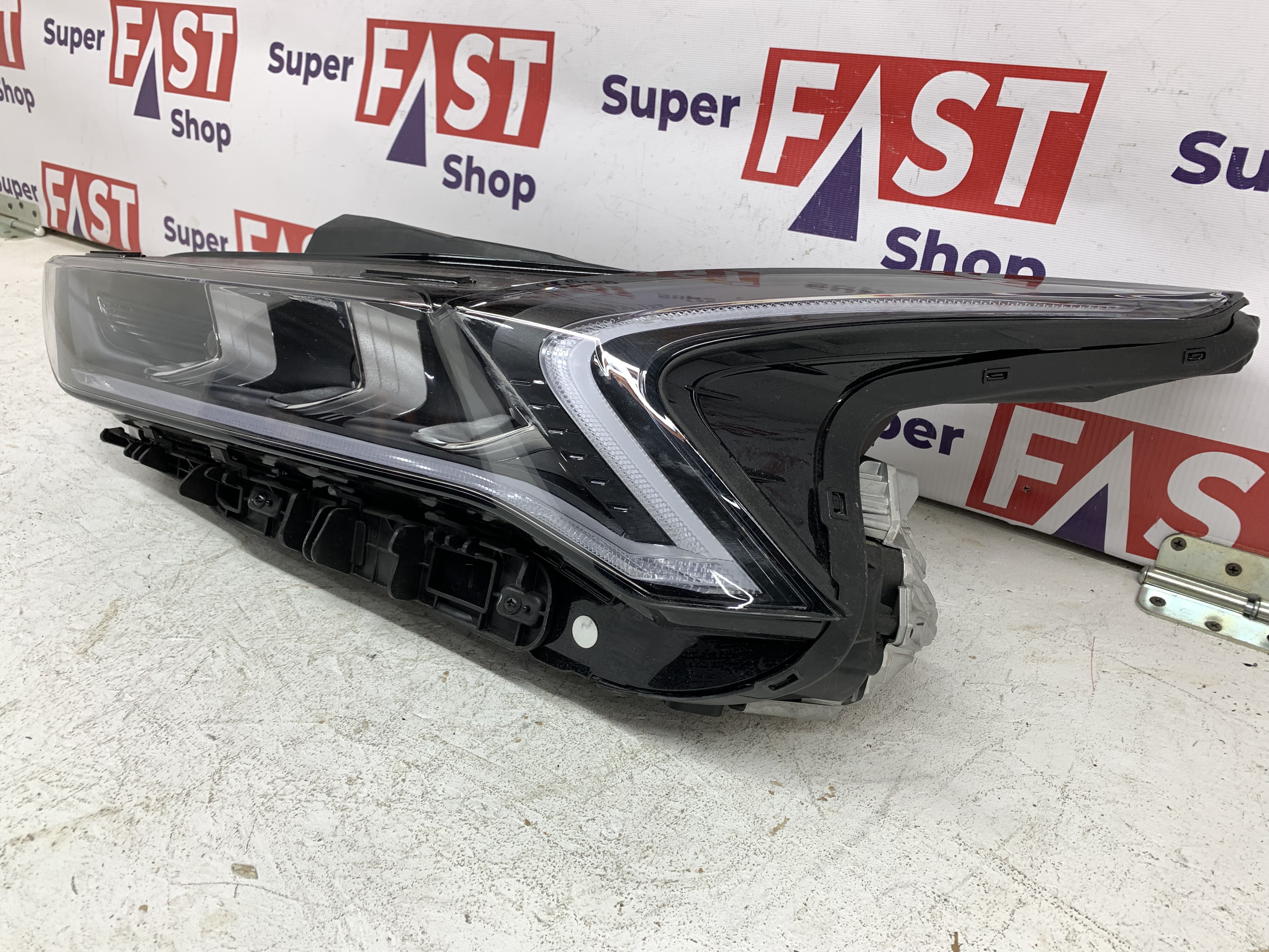 Kia K5 фара левая LED на 3 линзы оригинал бу