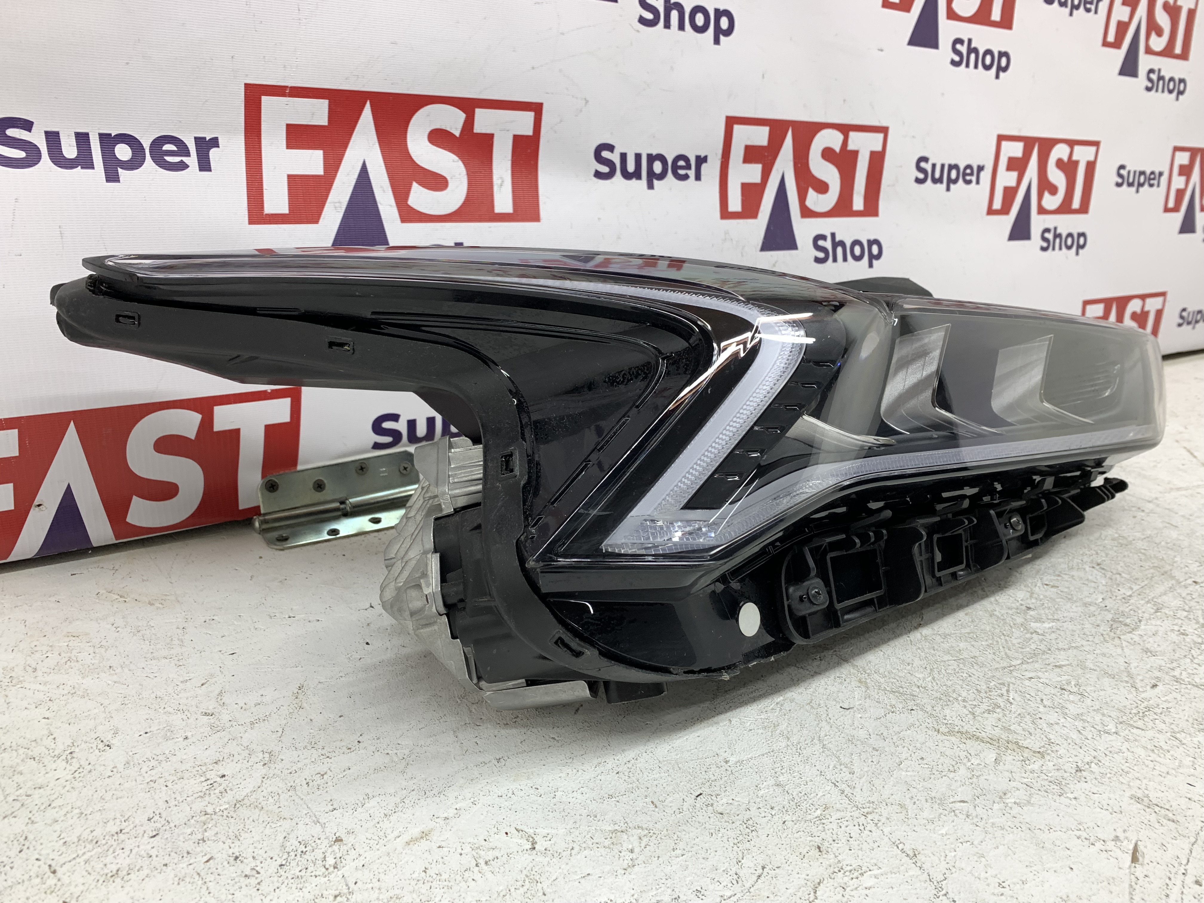 Kia K5 фара правая LED на 3 линзы оригинал бу