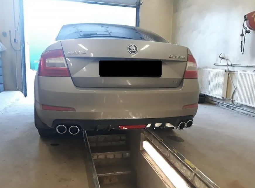 Skoda Octavia A7 рестайлинг 2017-2023 диффузор RS с насадками
