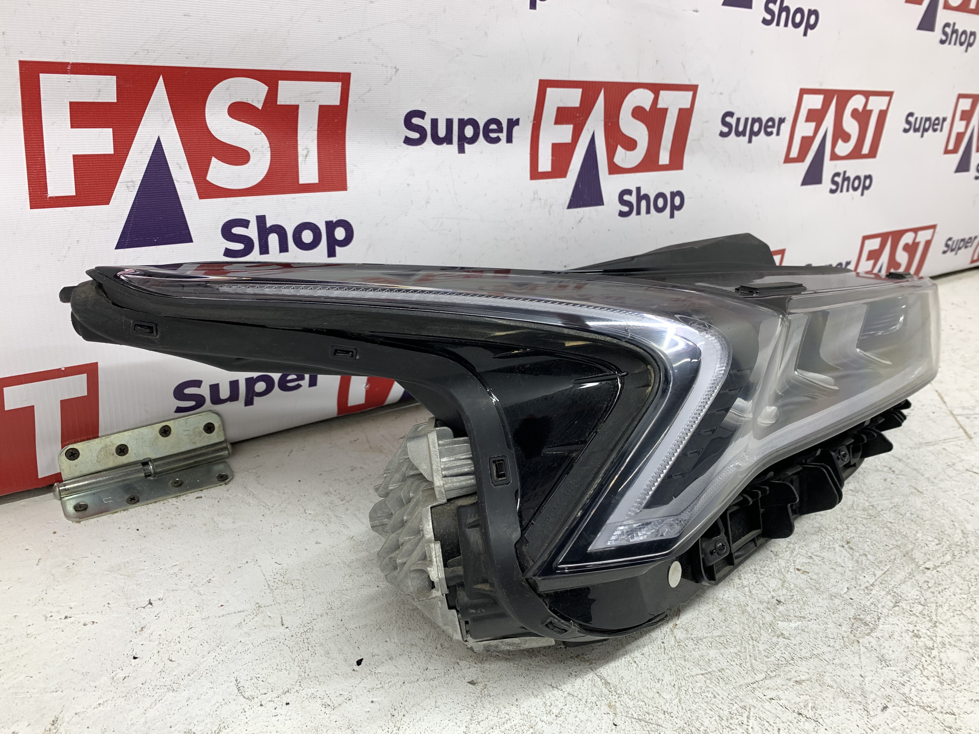 Kia K5 фара правая LED на 3 линзы оригинал бу